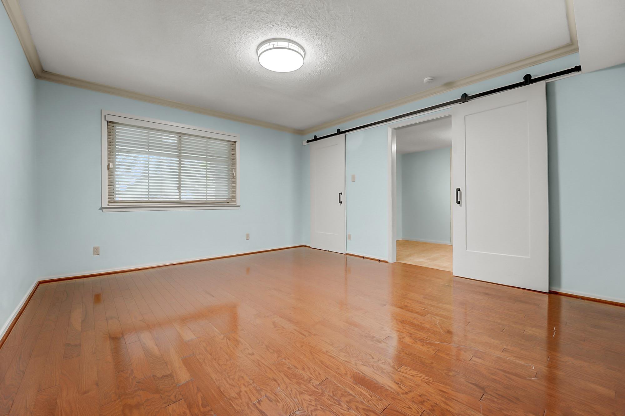 8001 Manassas Dr Property Photo 11