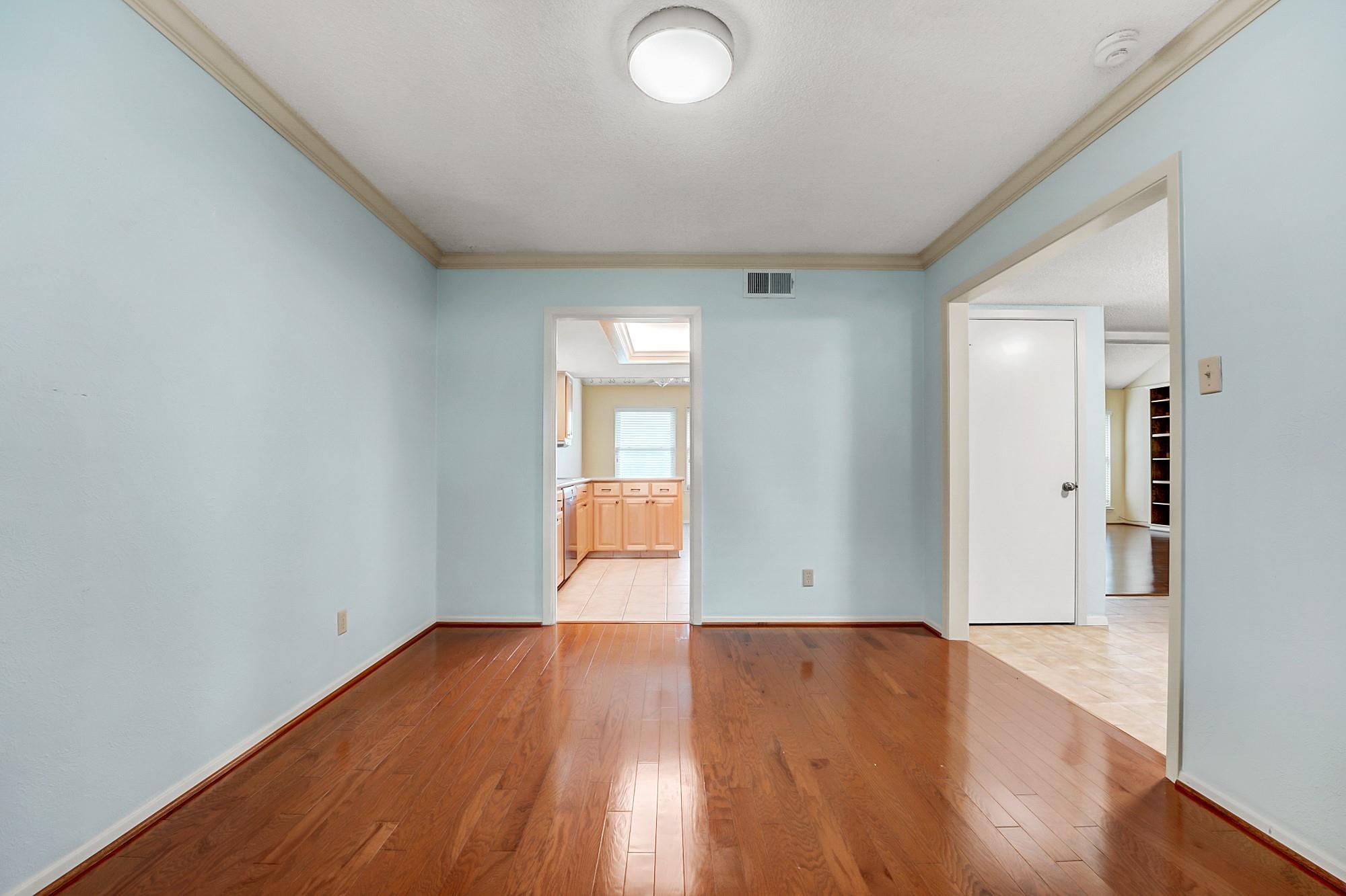 8001 Manassas Dr Property Photo 14
