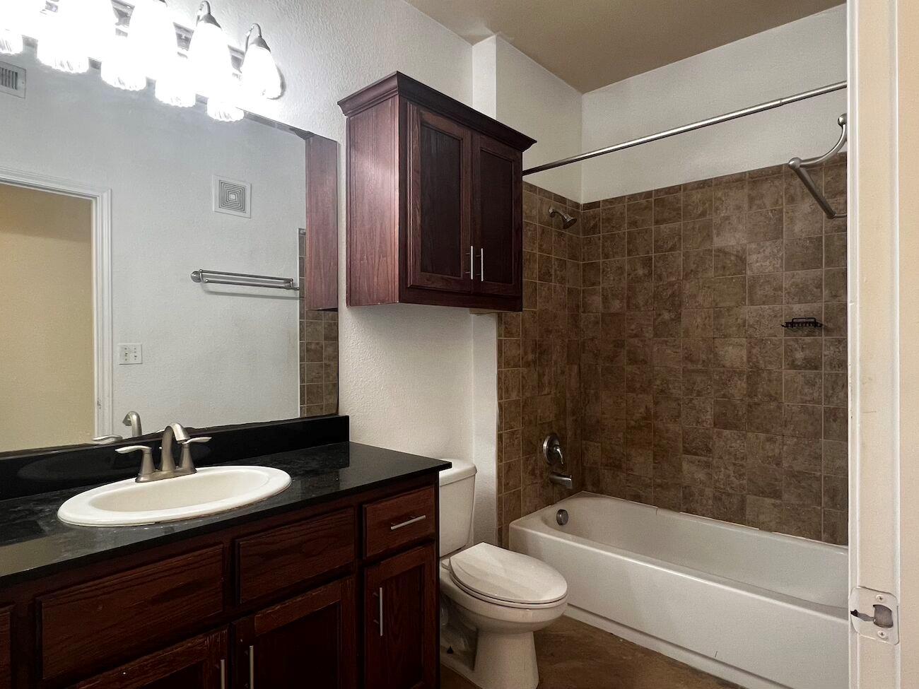 910 W 25th St #607 Property Photo 17