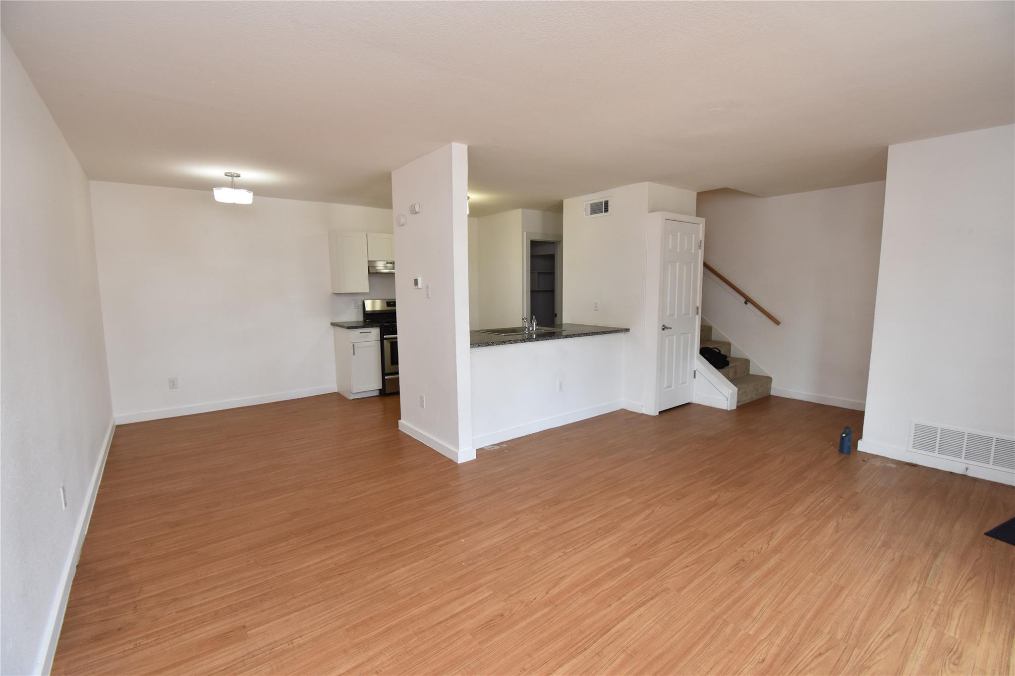 300 E Croslin St #114 Property Photo 3