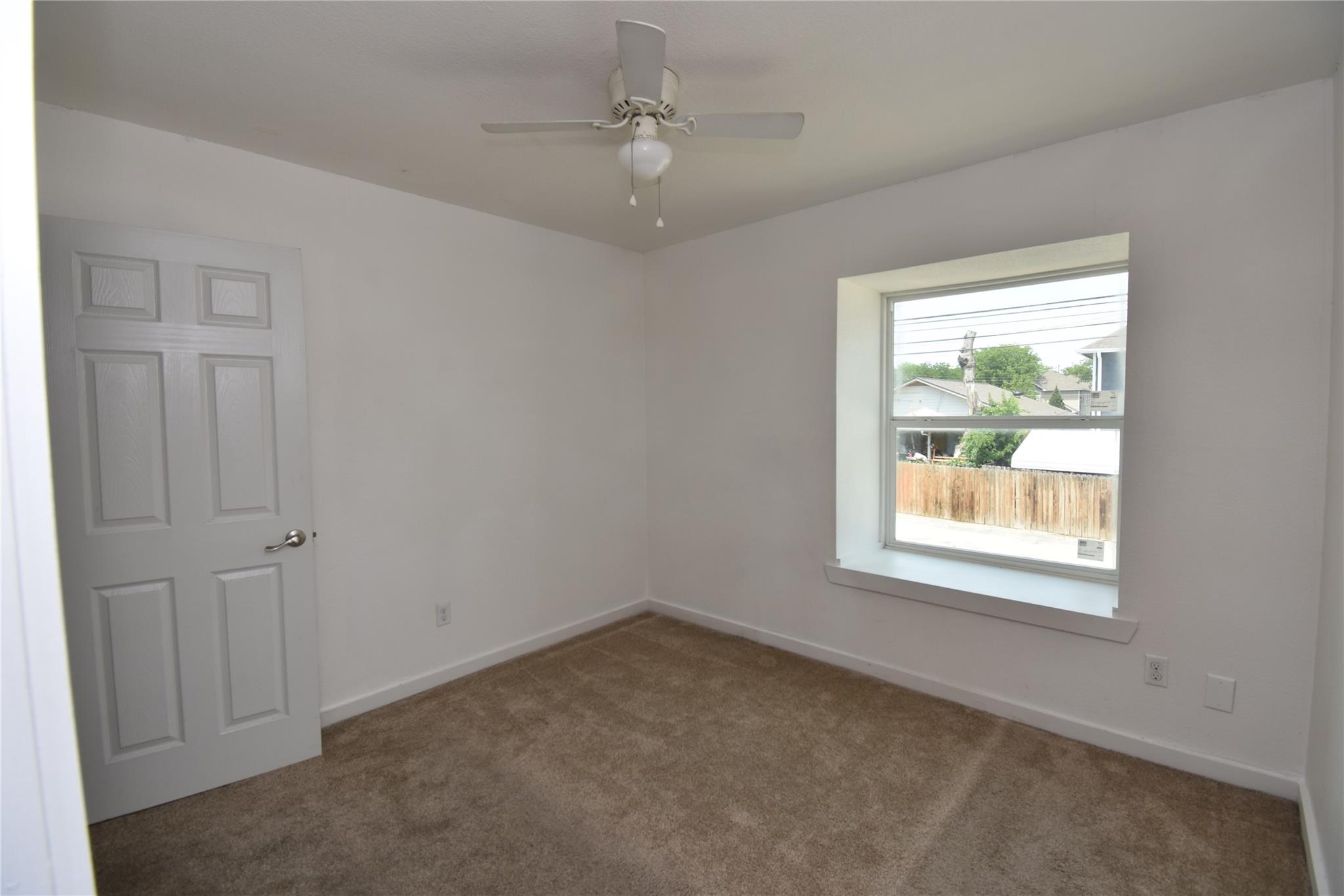 300 E Croslin St #114 Property Photo 7