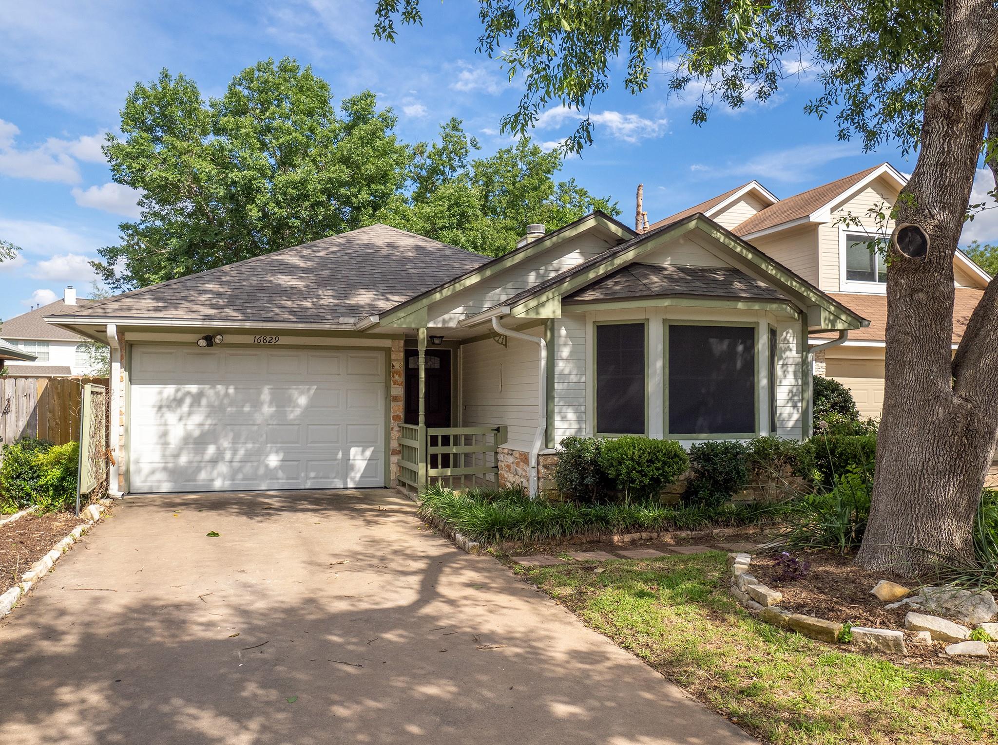 16829 Whitebrush Loop Property Photo 1