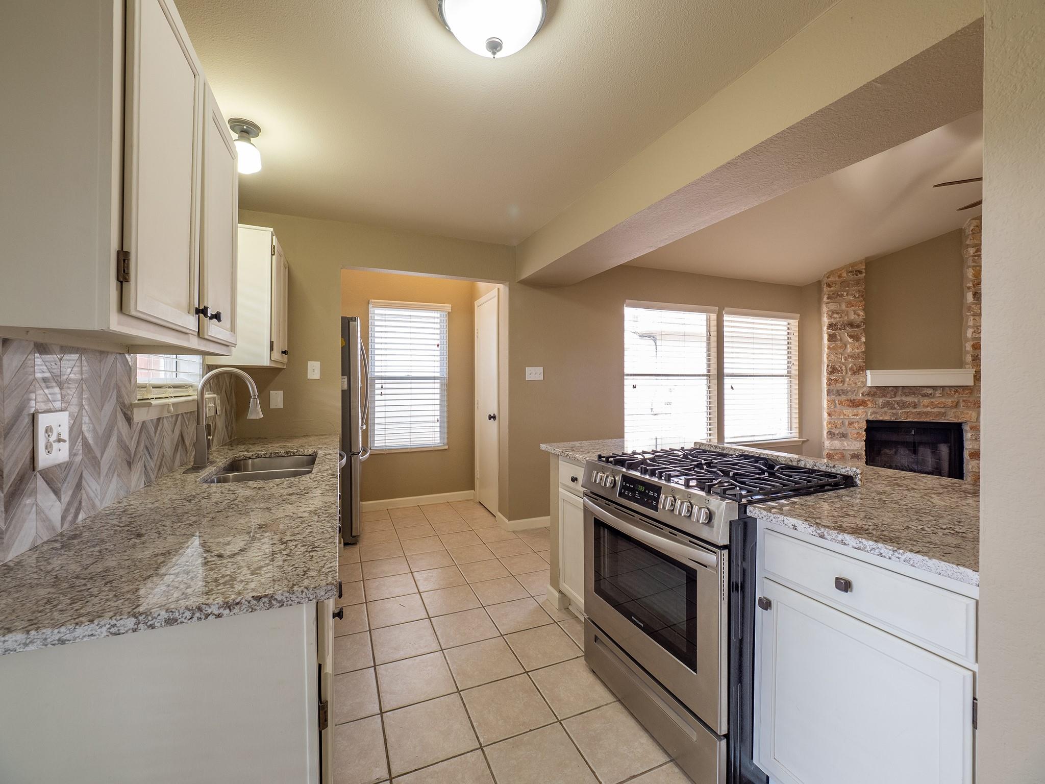 16829 Whitebrush Loop Property Photo 4