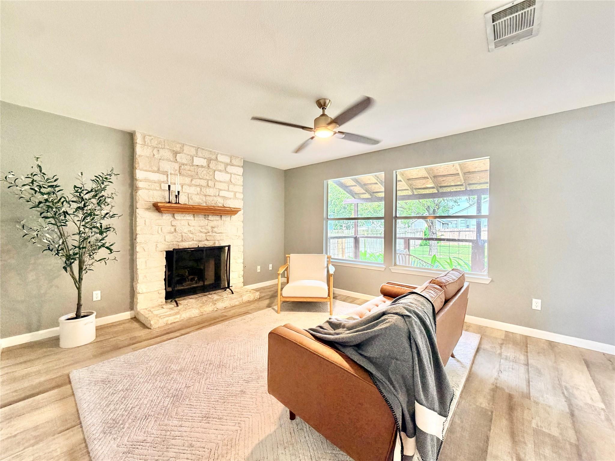1417 Deer Ledge Trl Property Photo 4