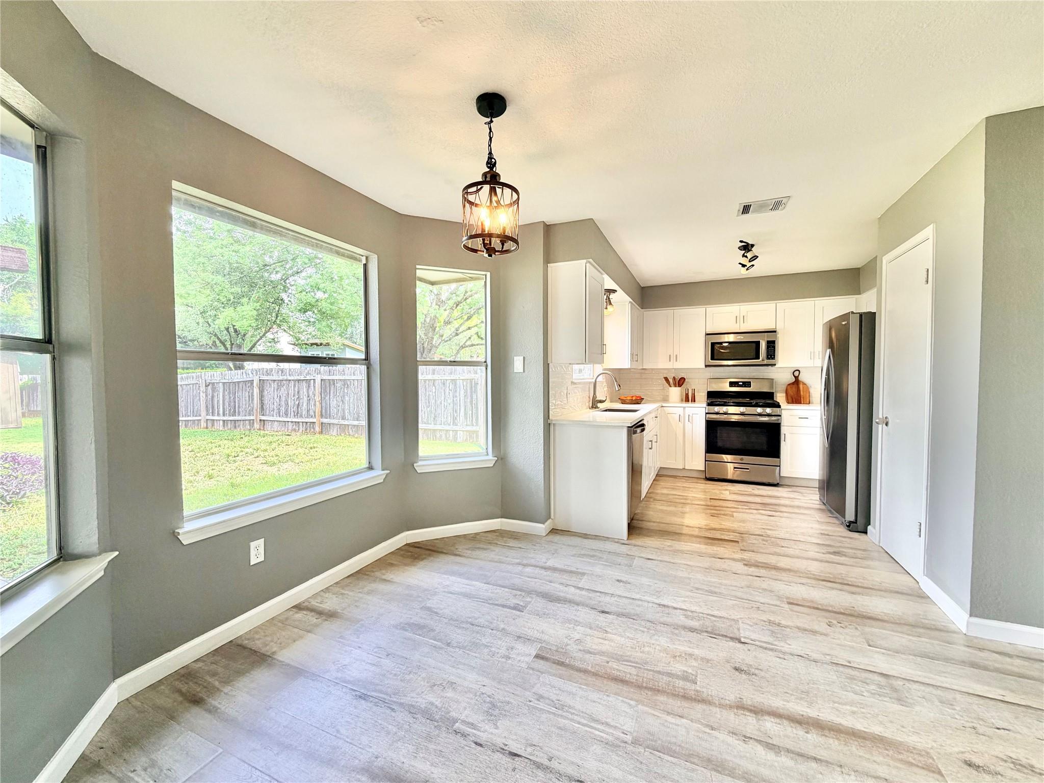 1417 Deer Ledge Trl Property Photo 6