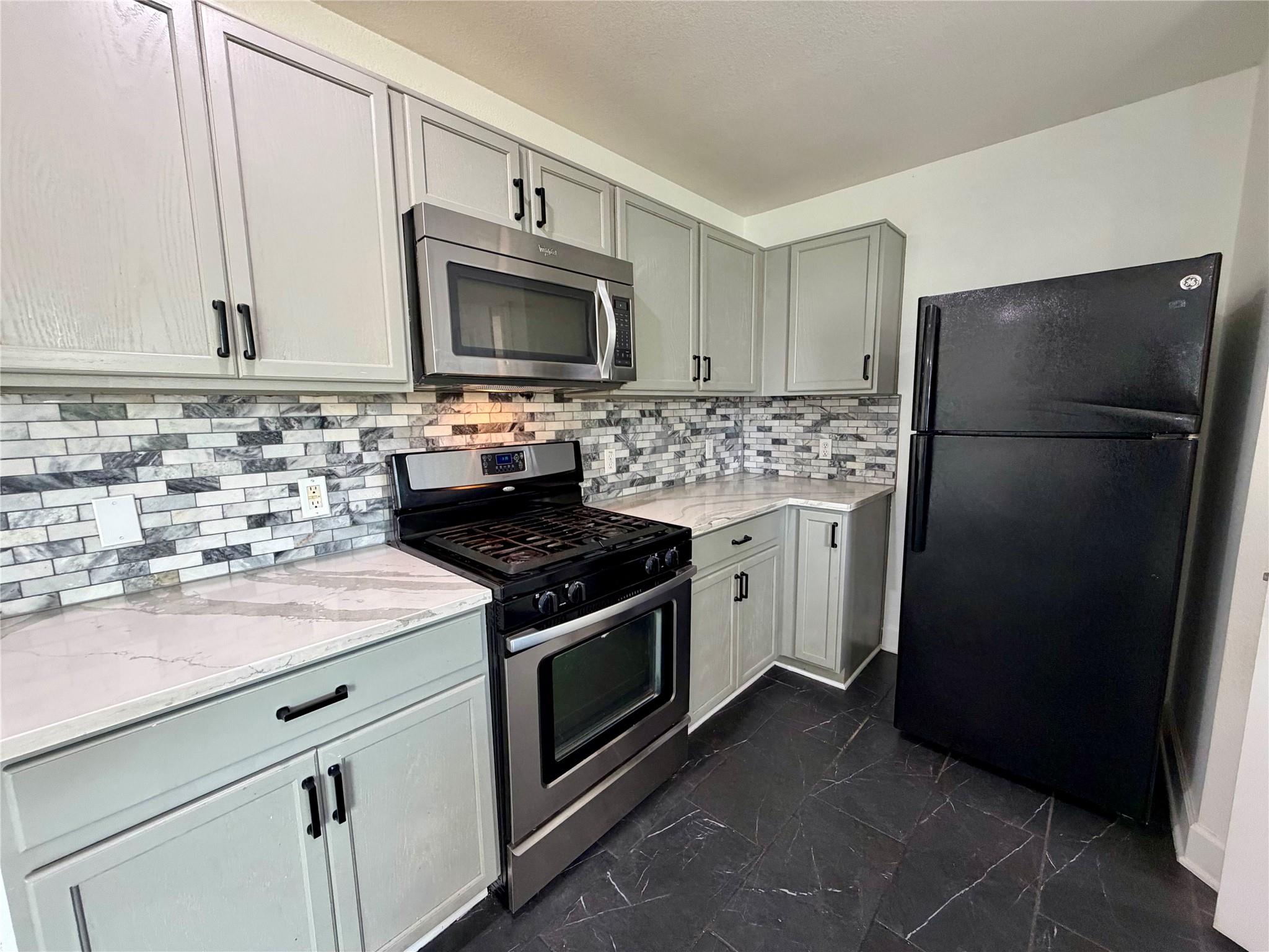 804 Tapestry Cv Property Photo 8