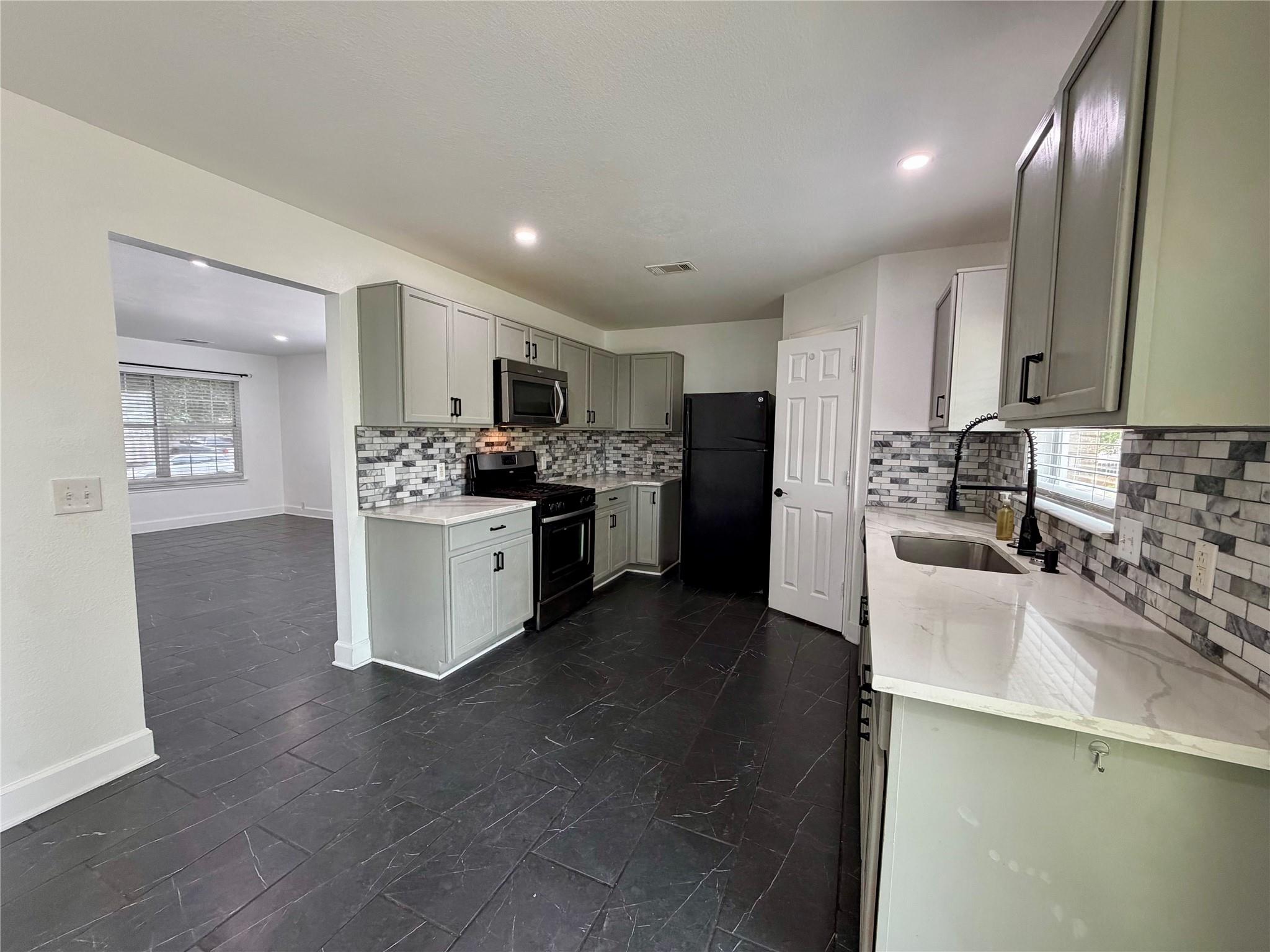 804 Tapestry Cv Property Photo 10