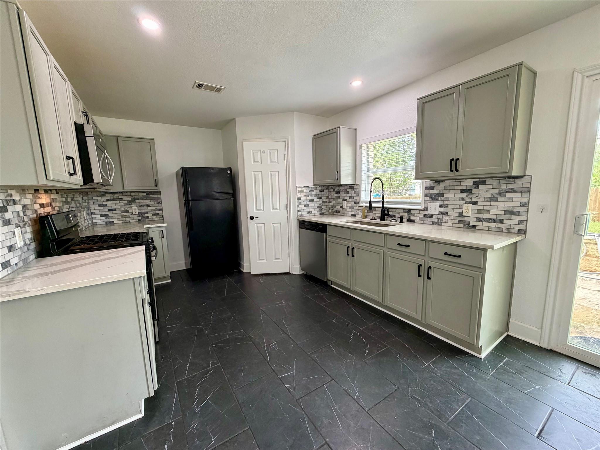 804 Tapestry Cv Property Photo 11