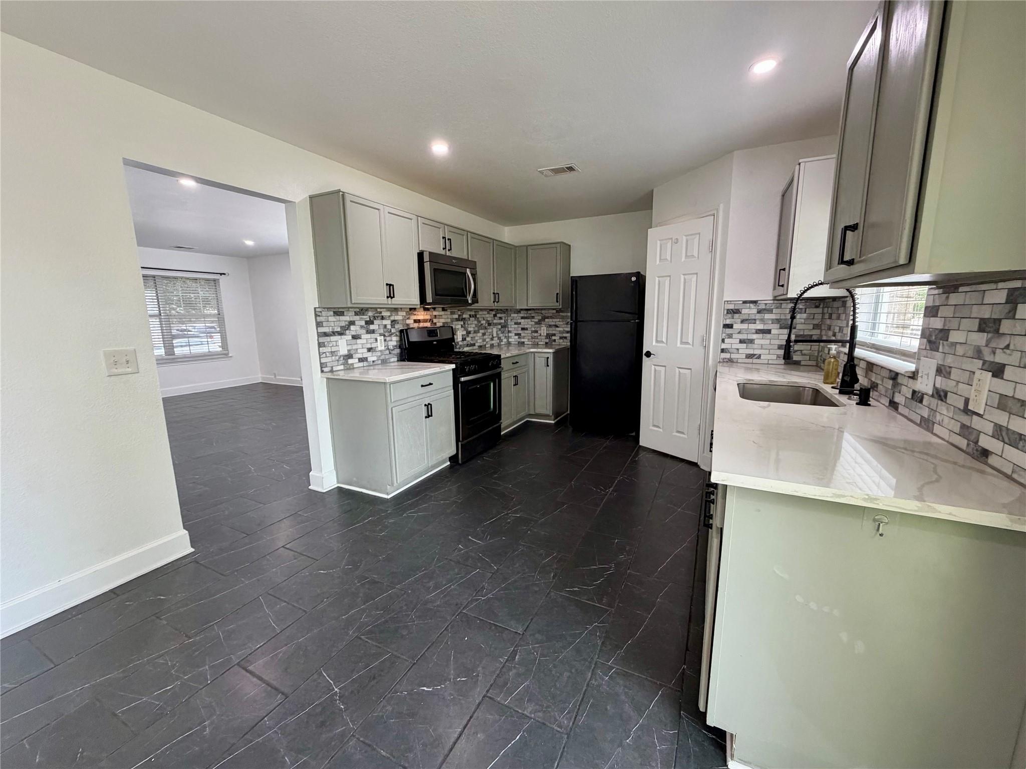 804 Tapestry Cv Property Photo 14