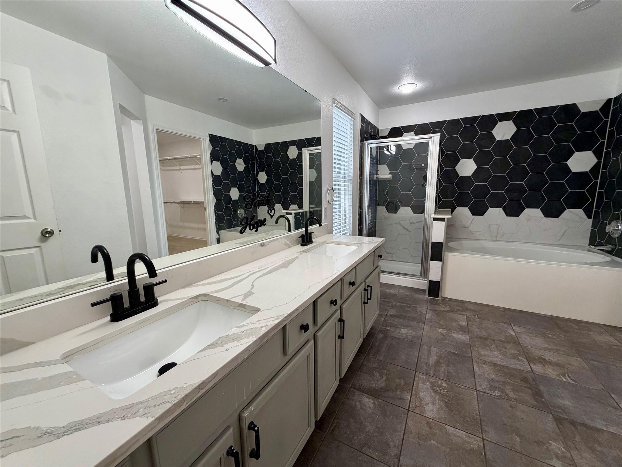 804 Tapestry Cv Property Photo 16