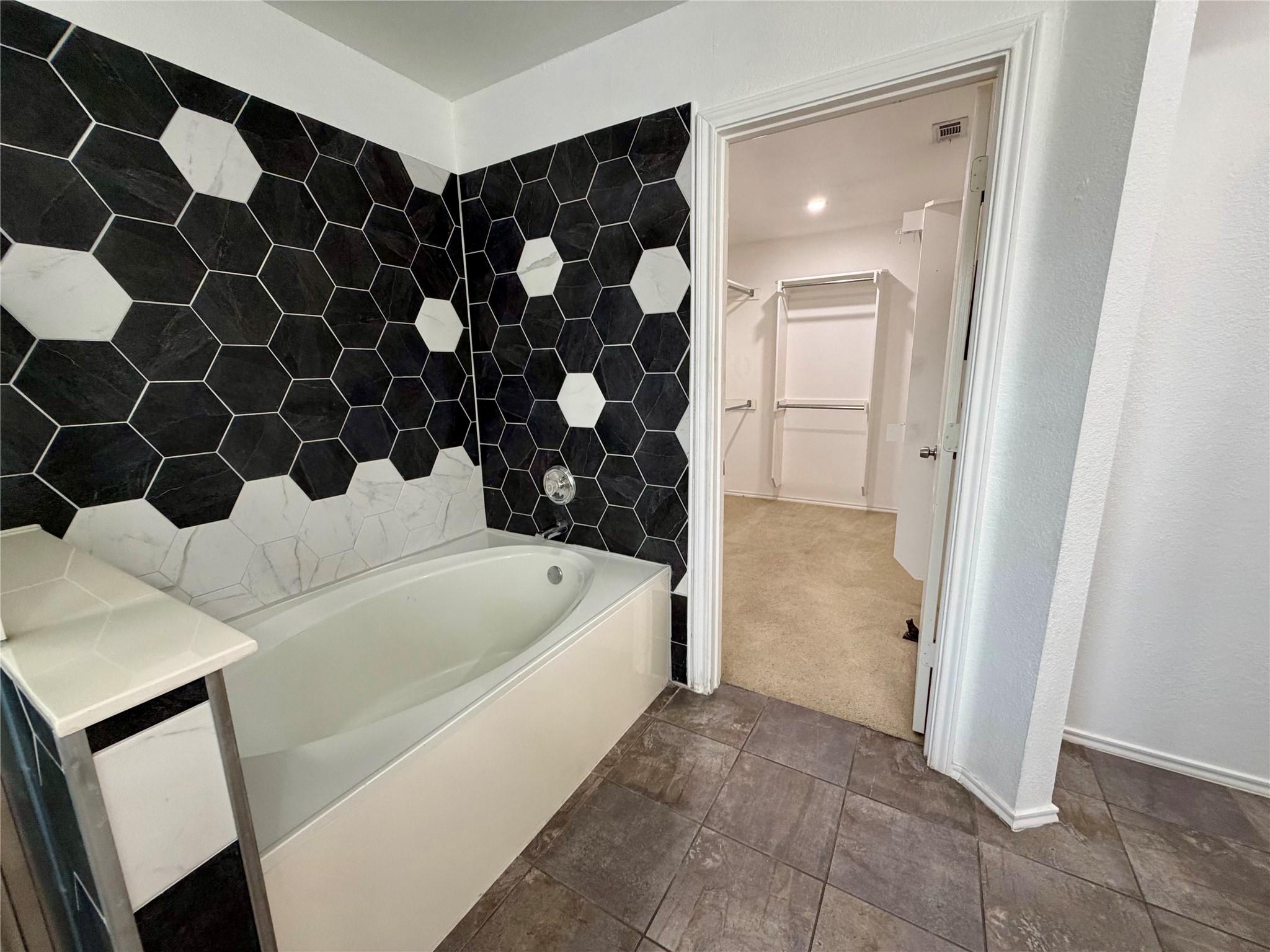 804 Tapestry Cv Property Photo 17