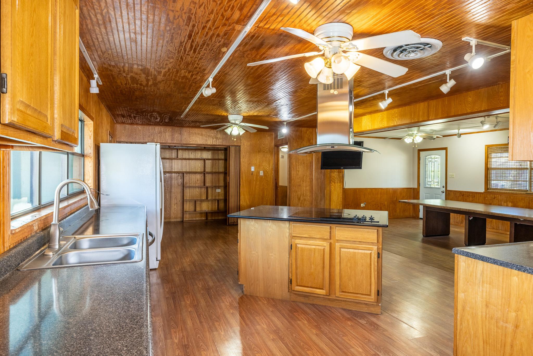 1724 Hickston St Property Photo 7