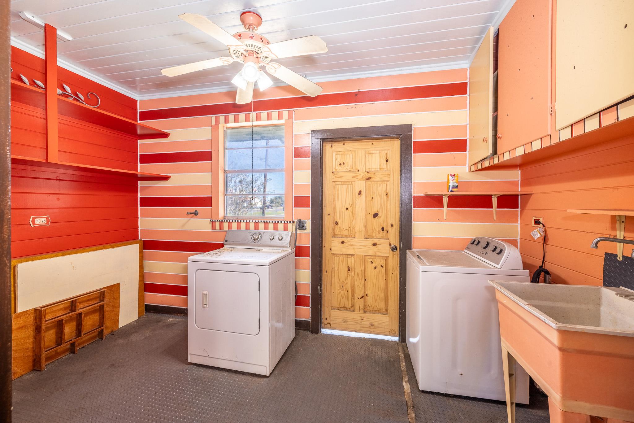 1724 Hickston St Property Photo 27