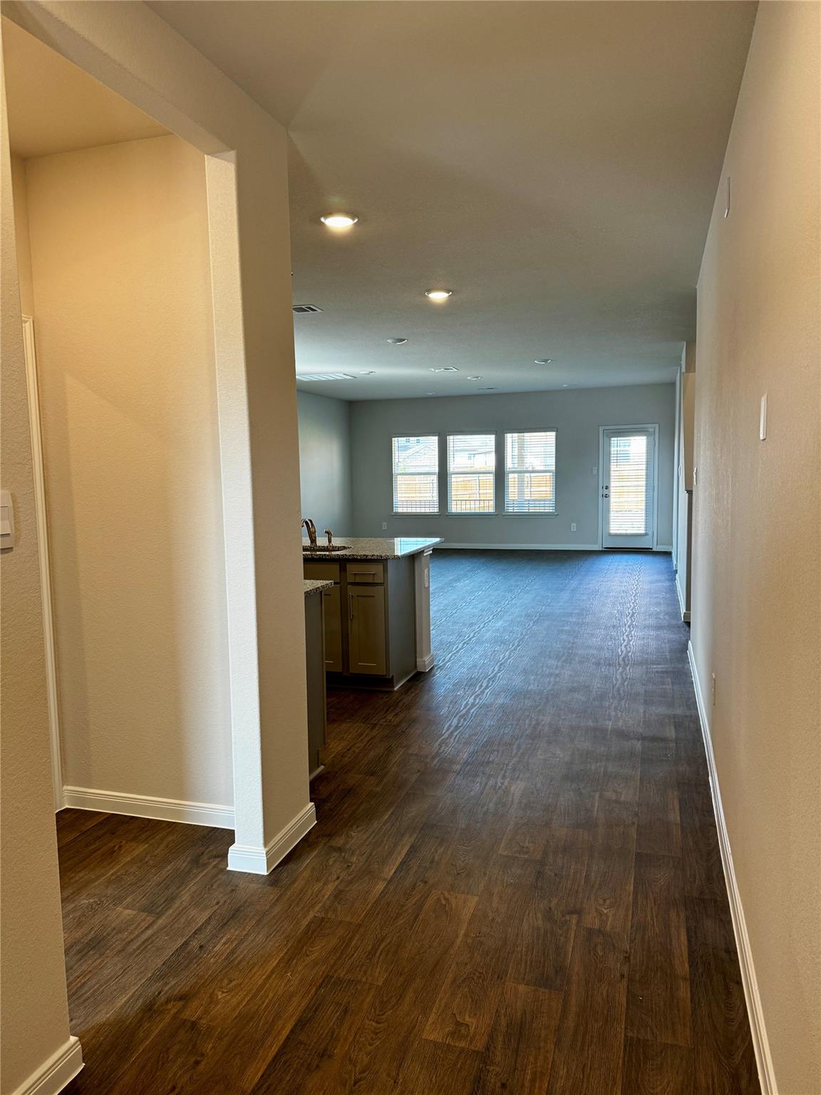 115 Bethpage Dr Property Photo 4