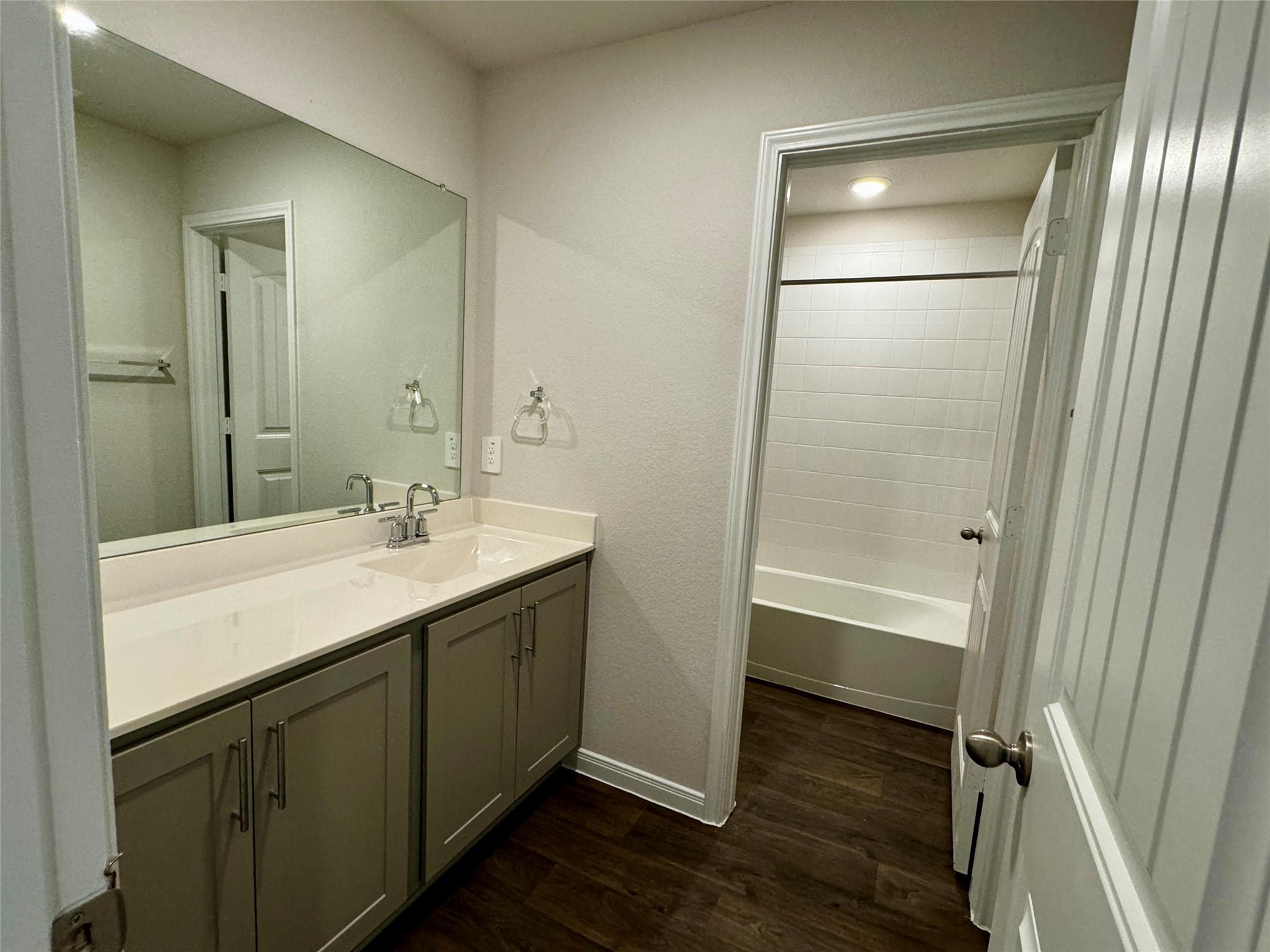 115 Bethpage Dr Property Photo 23