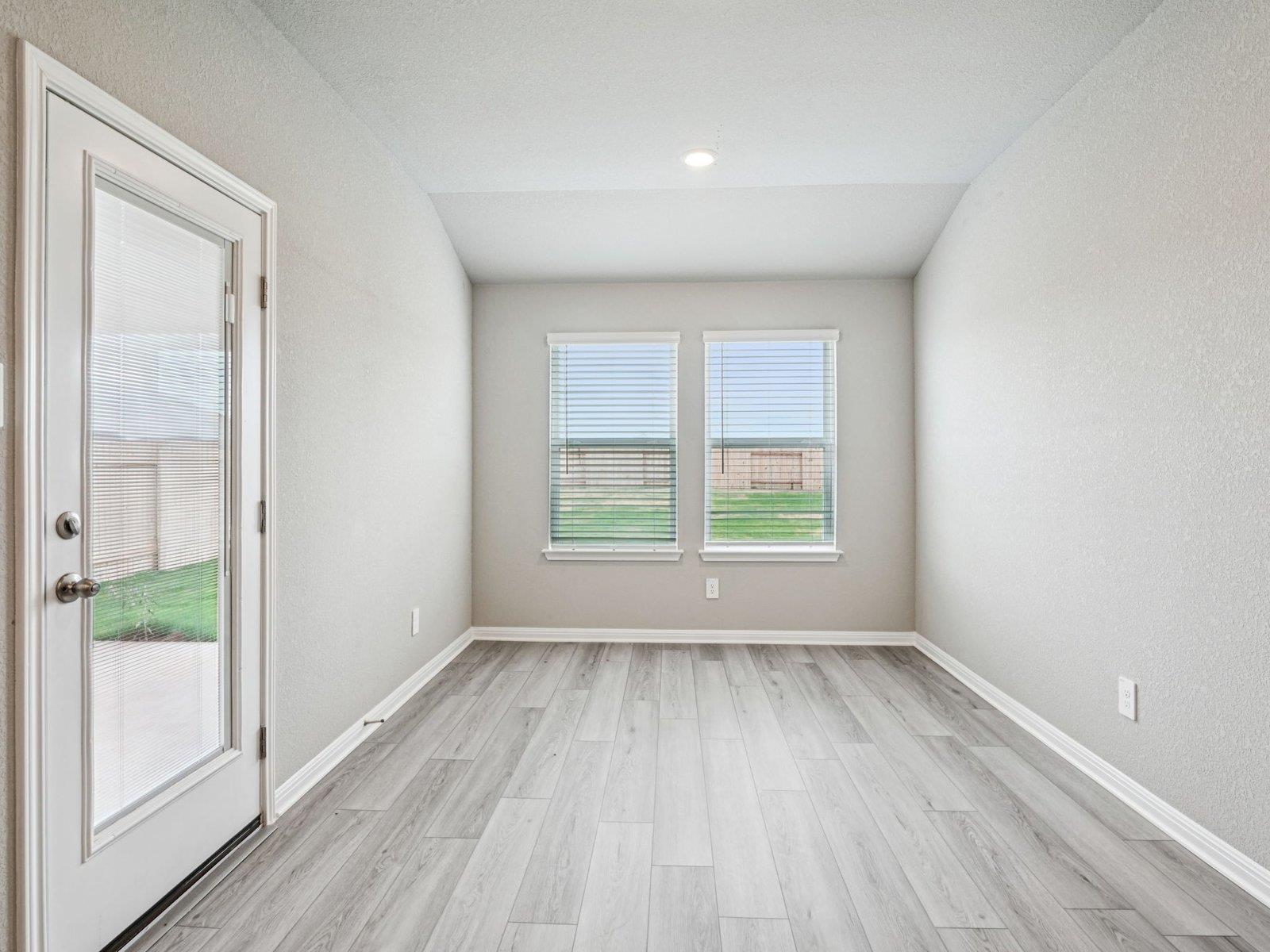 242 Red Tail Hawk Ln Property Photo 5