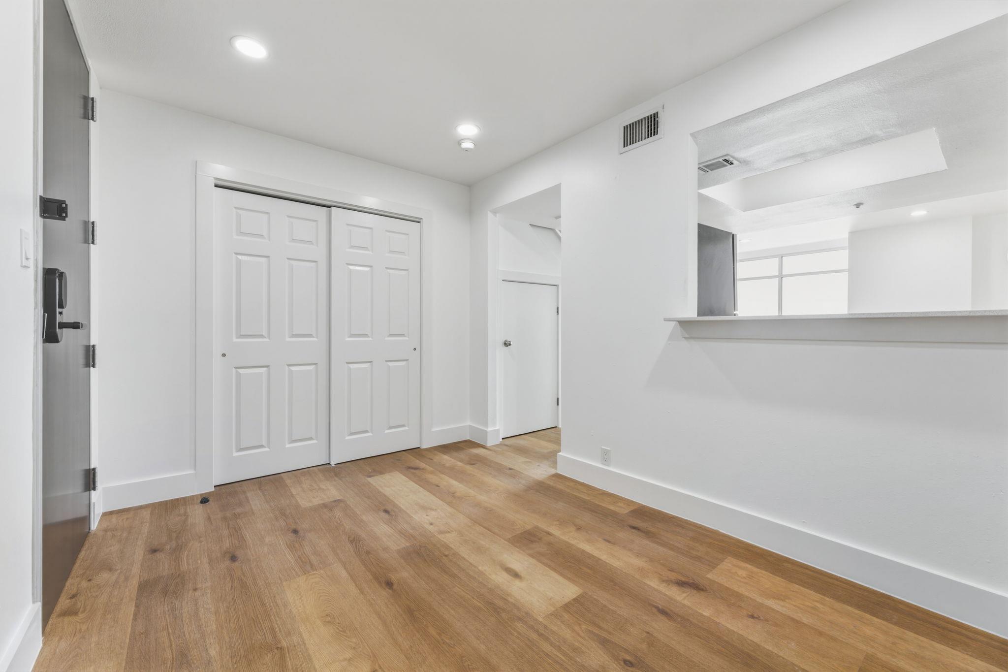 119 E 6th St #703 Property Photo 5