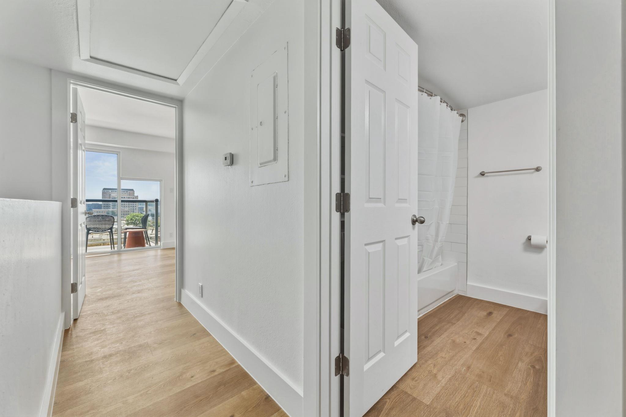 119 E 6th St #703 Property Photo 16