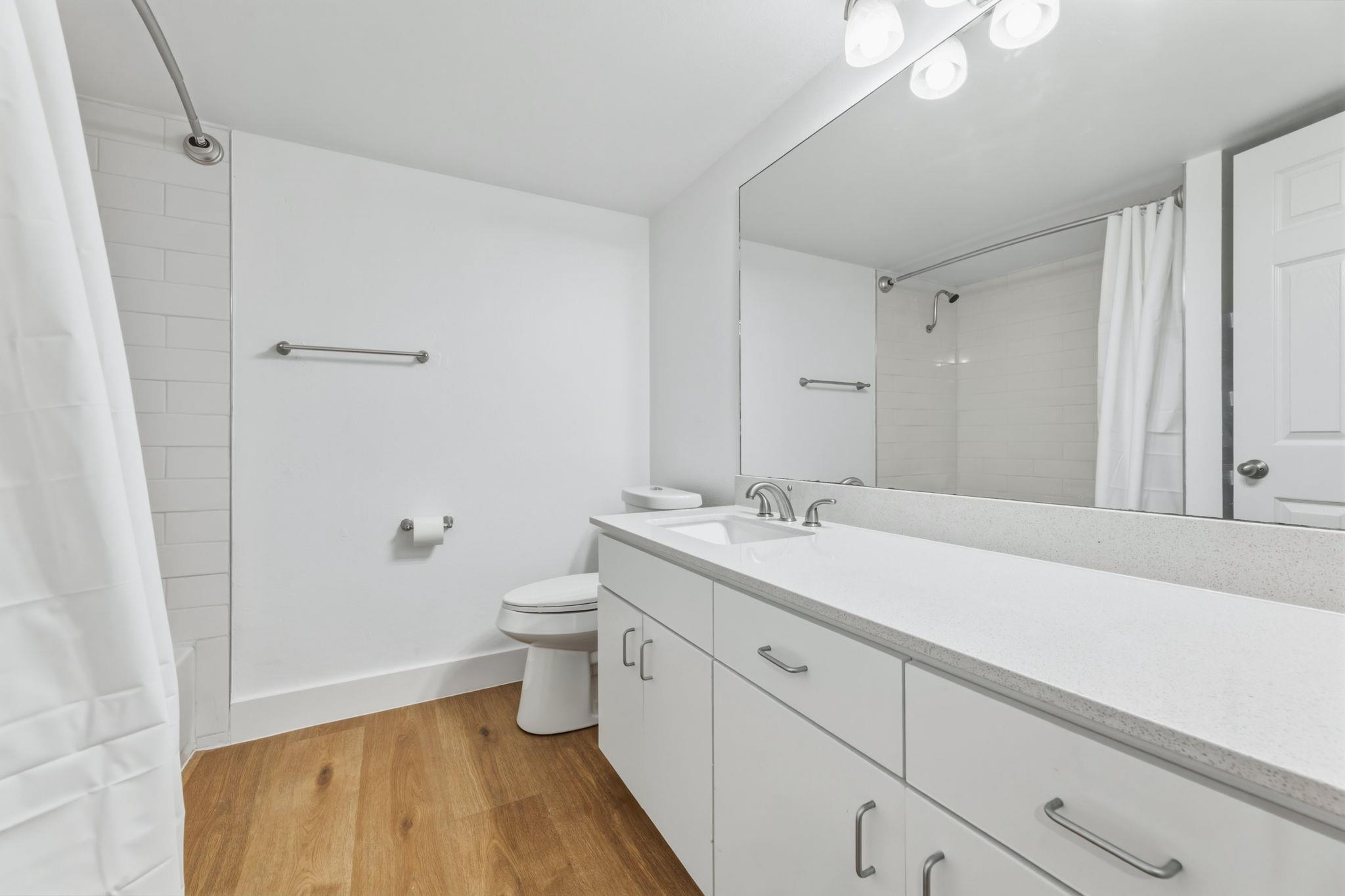 119 E 6th St #703 Property Photo 17