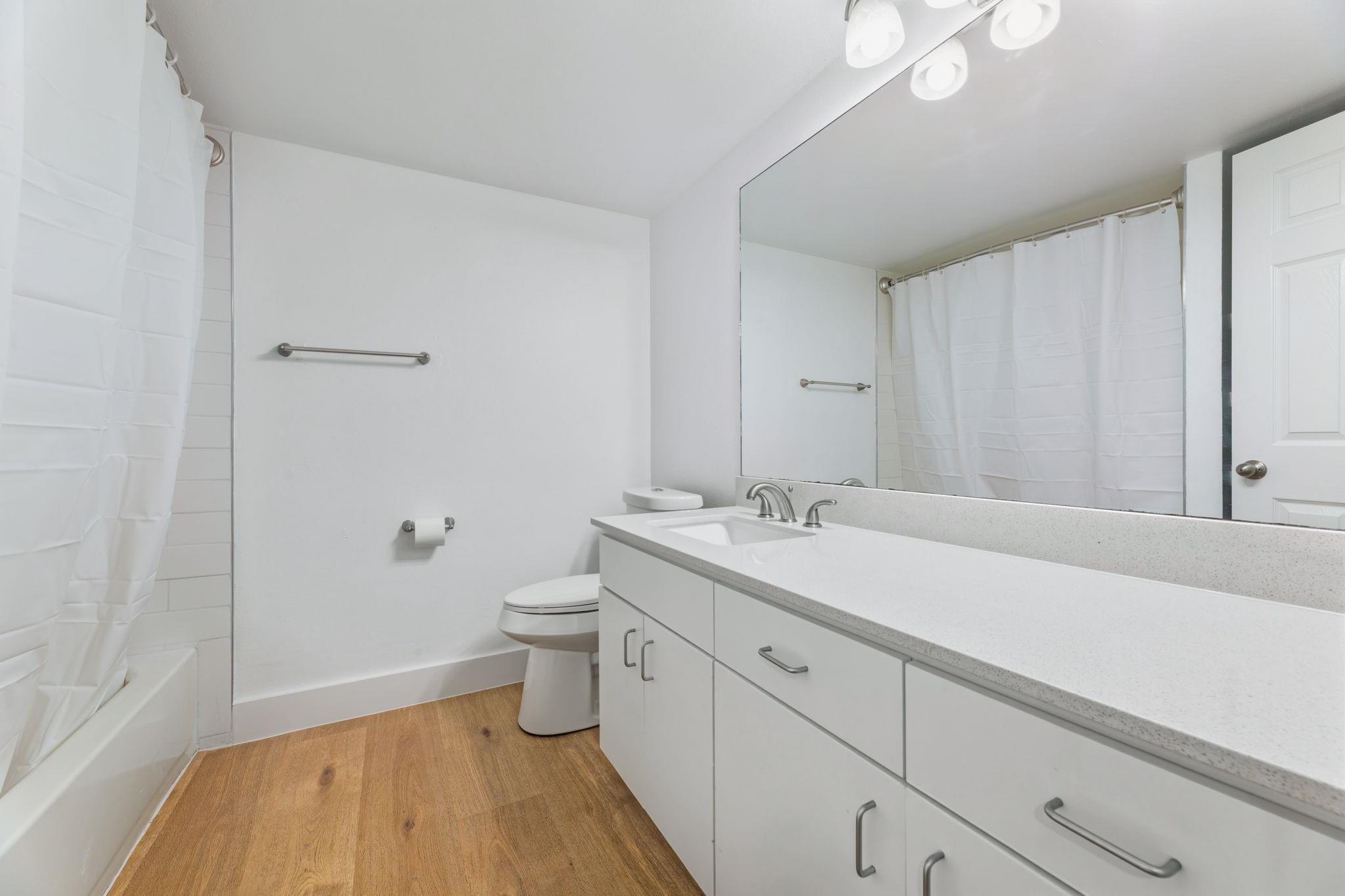 119 E 6th St #703 Property Photo 18