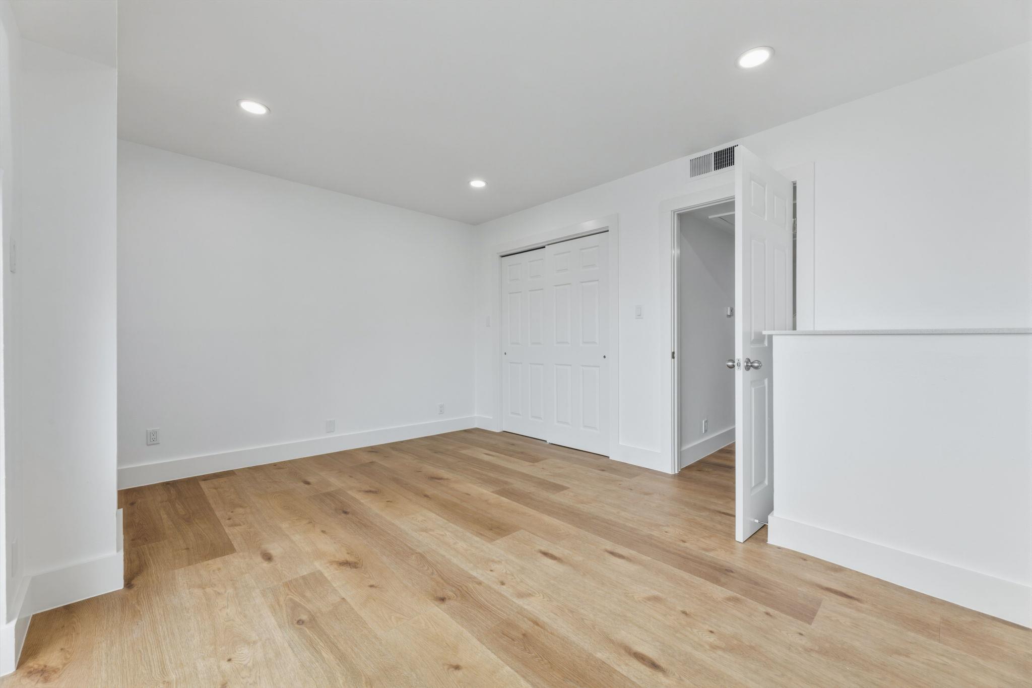 119 E 6th St #703 Property Photo 23