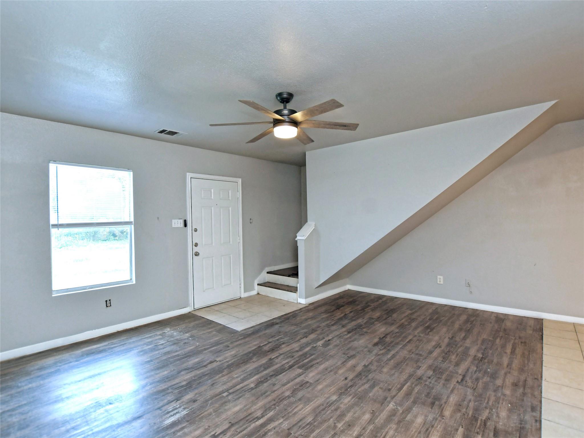 6121 Ponca St #b Property Photo 5