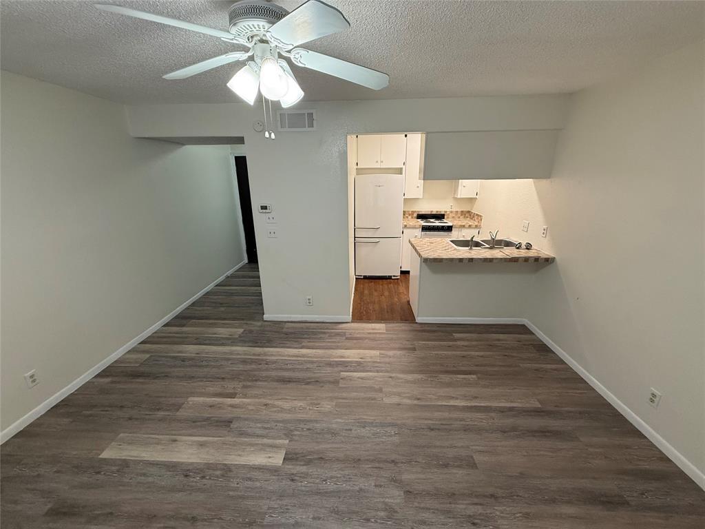 2408 Longview St #104. Property Photo 2