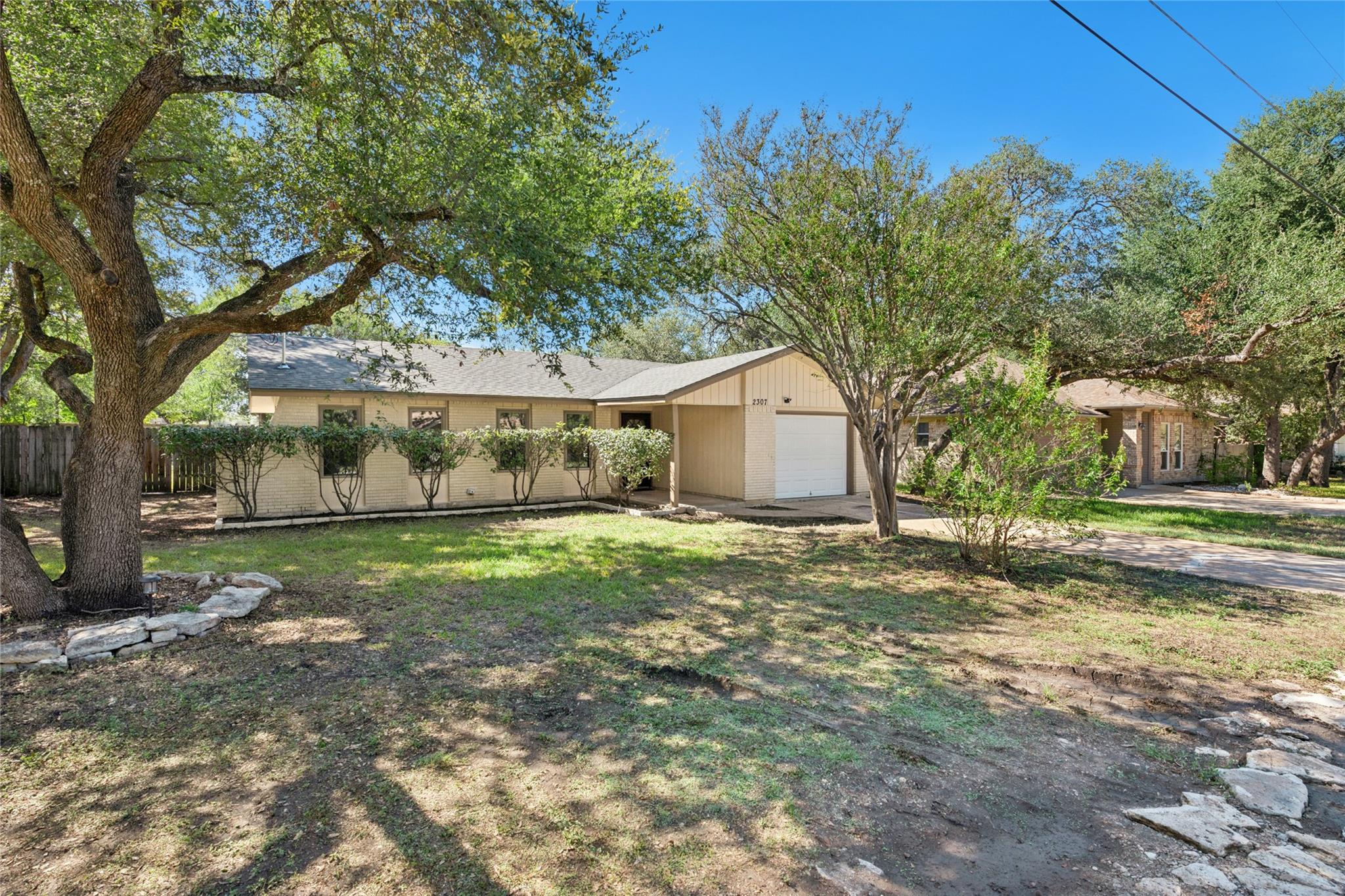 2307 W Riviera Dr Property Photo 1