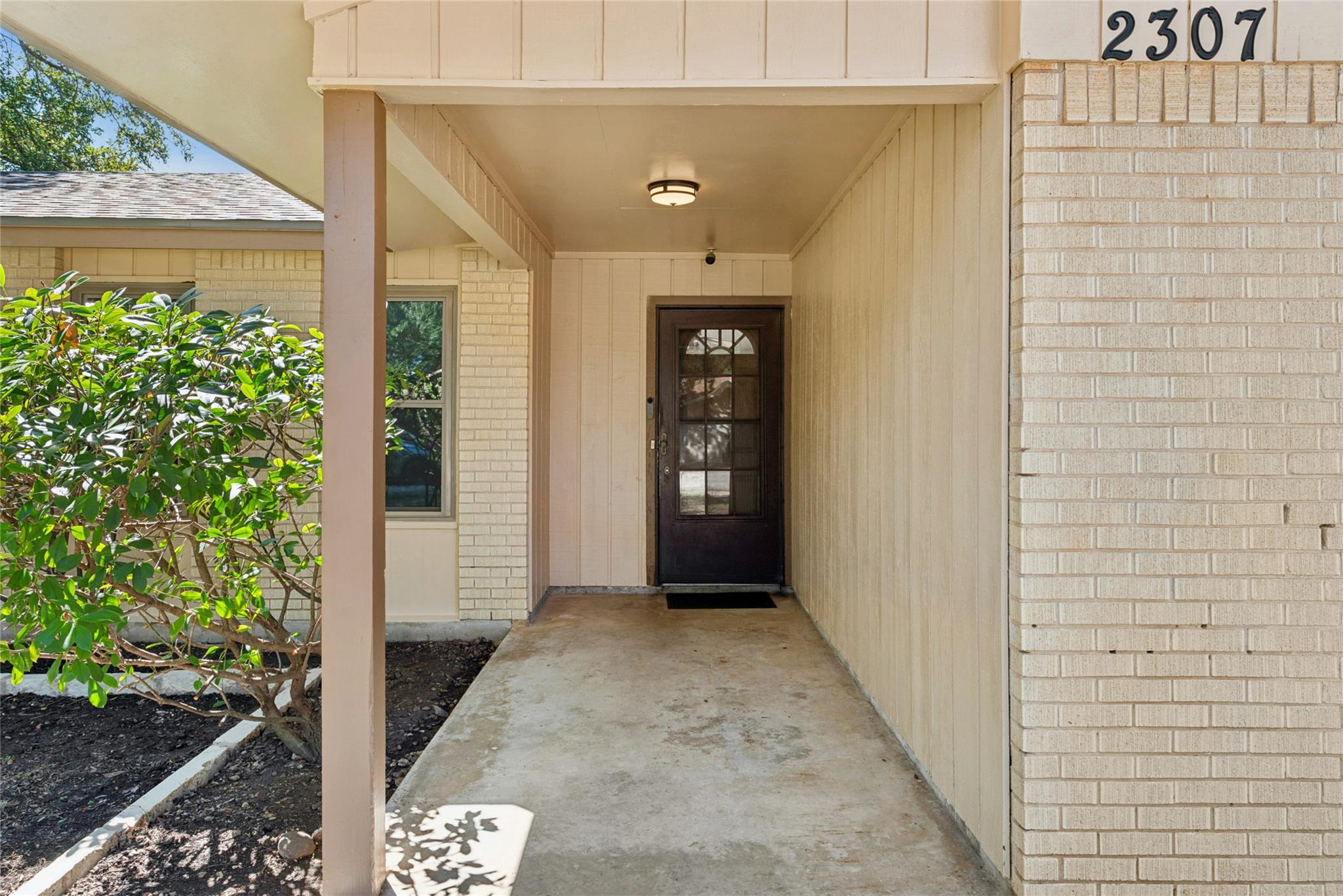 2307 W Riviera Dr Property Photo 4