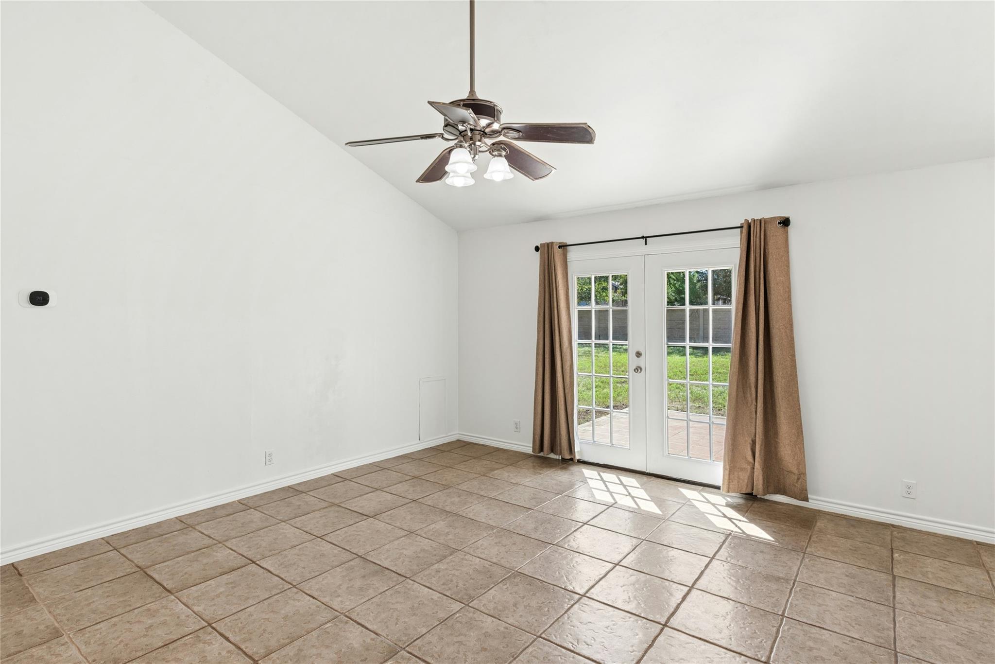 2307 W Riviera Dr Property Photo 6
