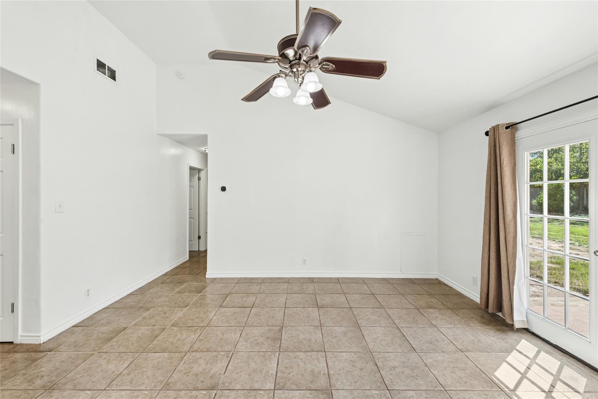 2307 W Riviera Dr Property Photo 7