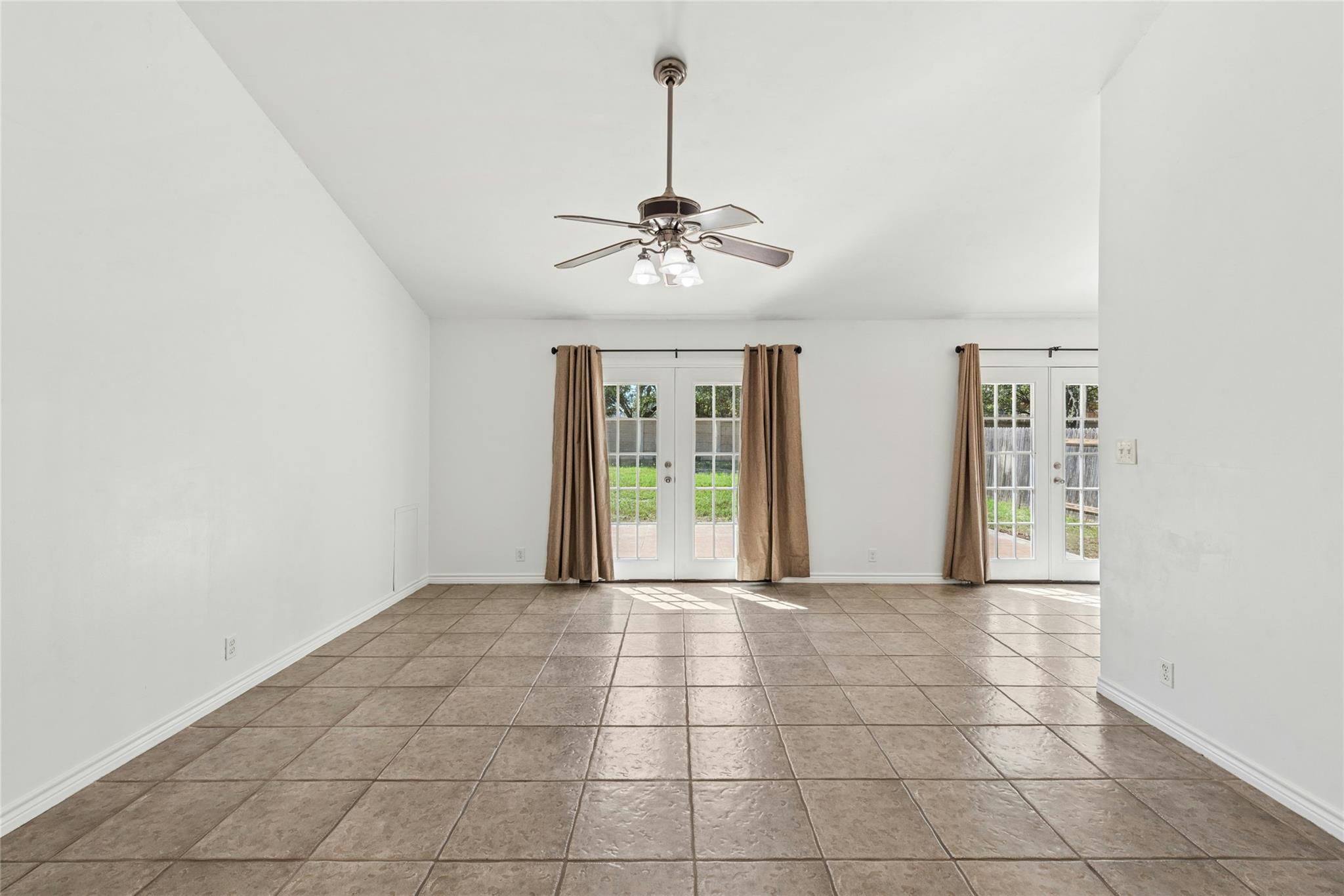 2307 W Riviera Dr Property Photo 11