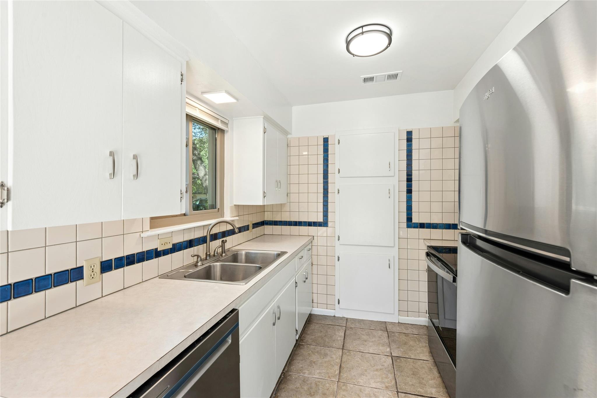 2307 W Riviera Dr Property Photo 12