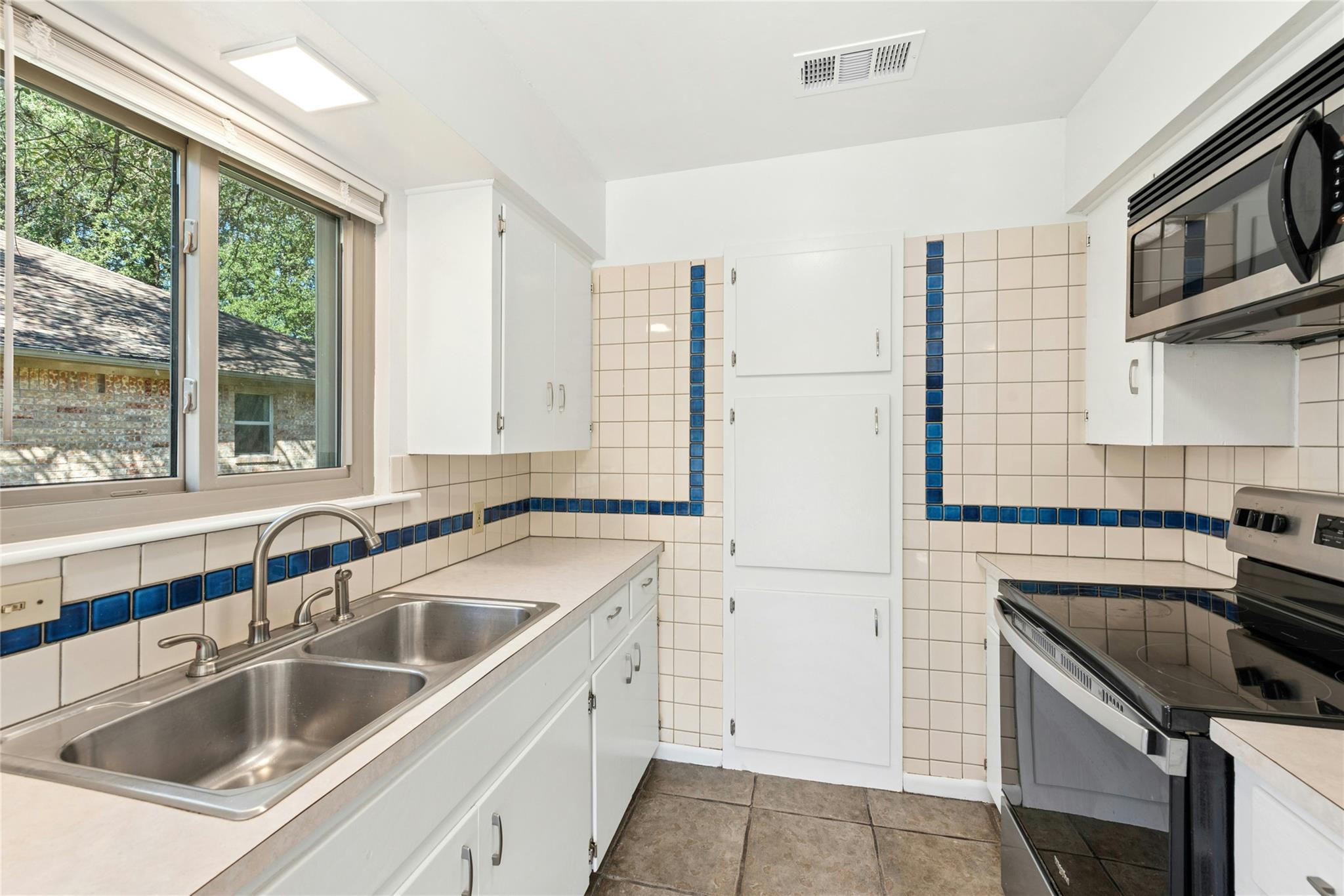 2307 W Riviera Dr Property Photo 13
