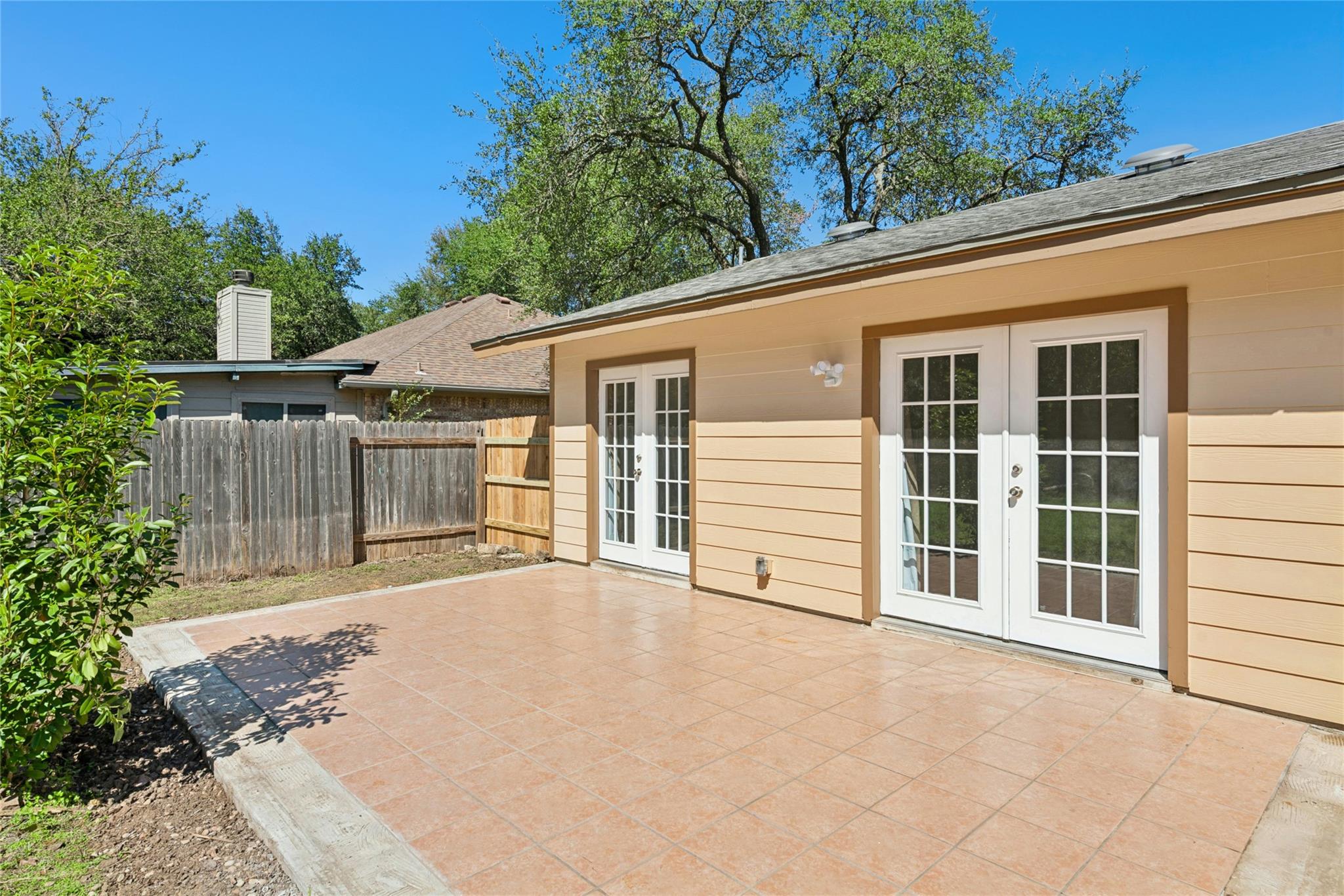2307 W Riviera Dr Property Photo 23