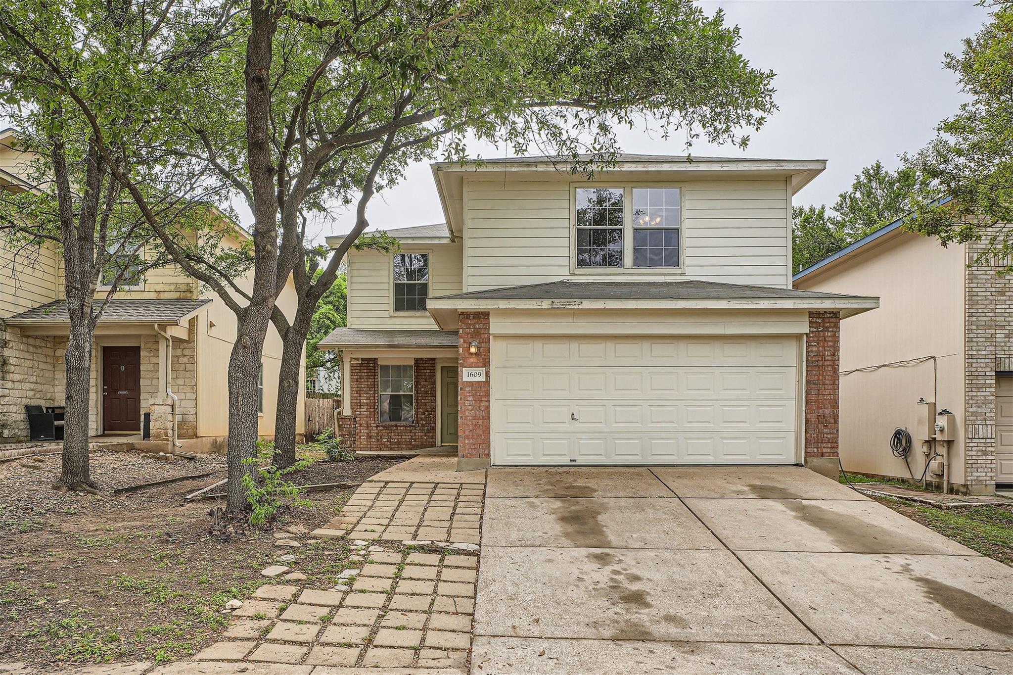 1609 Strickland Dr Property Photo 3