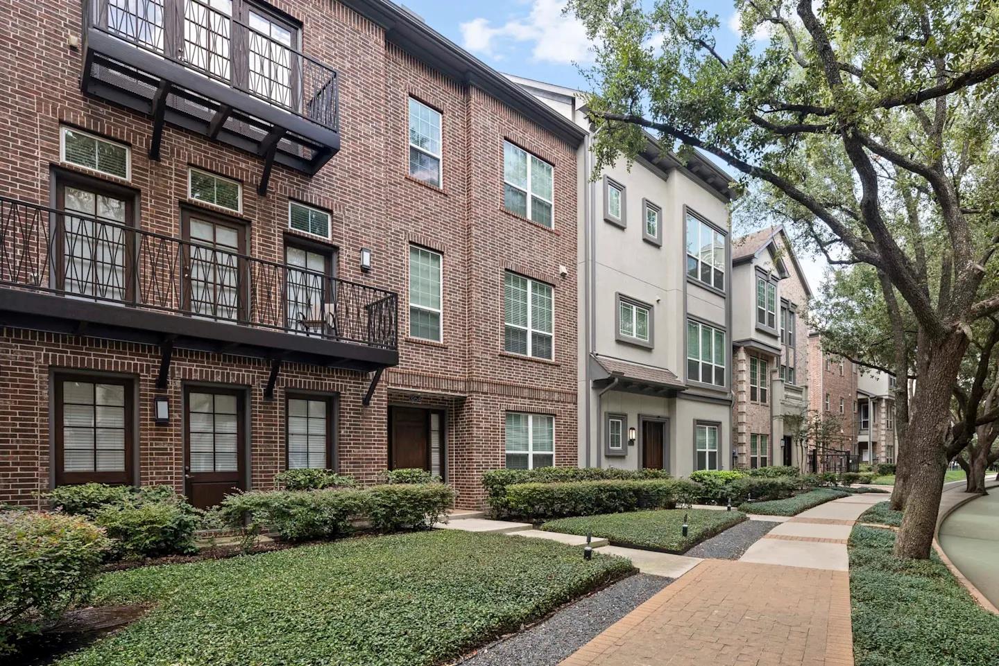 3939 W Alabama St #2-206 Property Photo 2