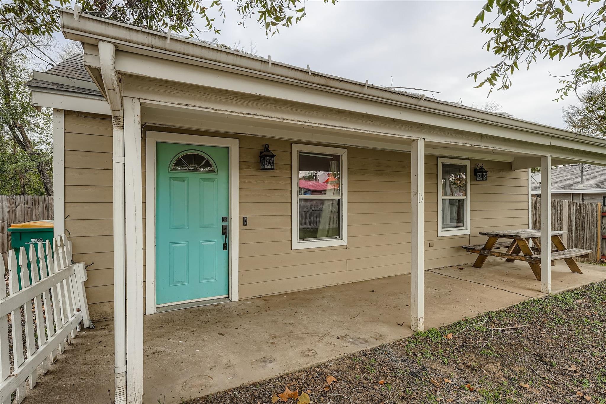 304 S Main St Property Photo 4