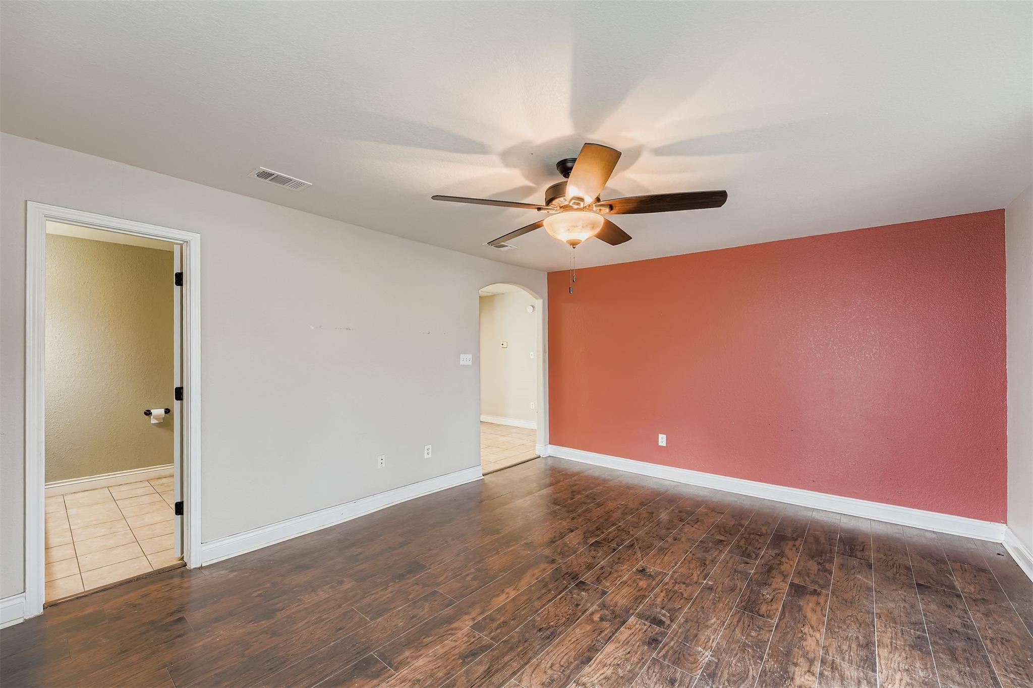 304 S Main St Property Photo 10
