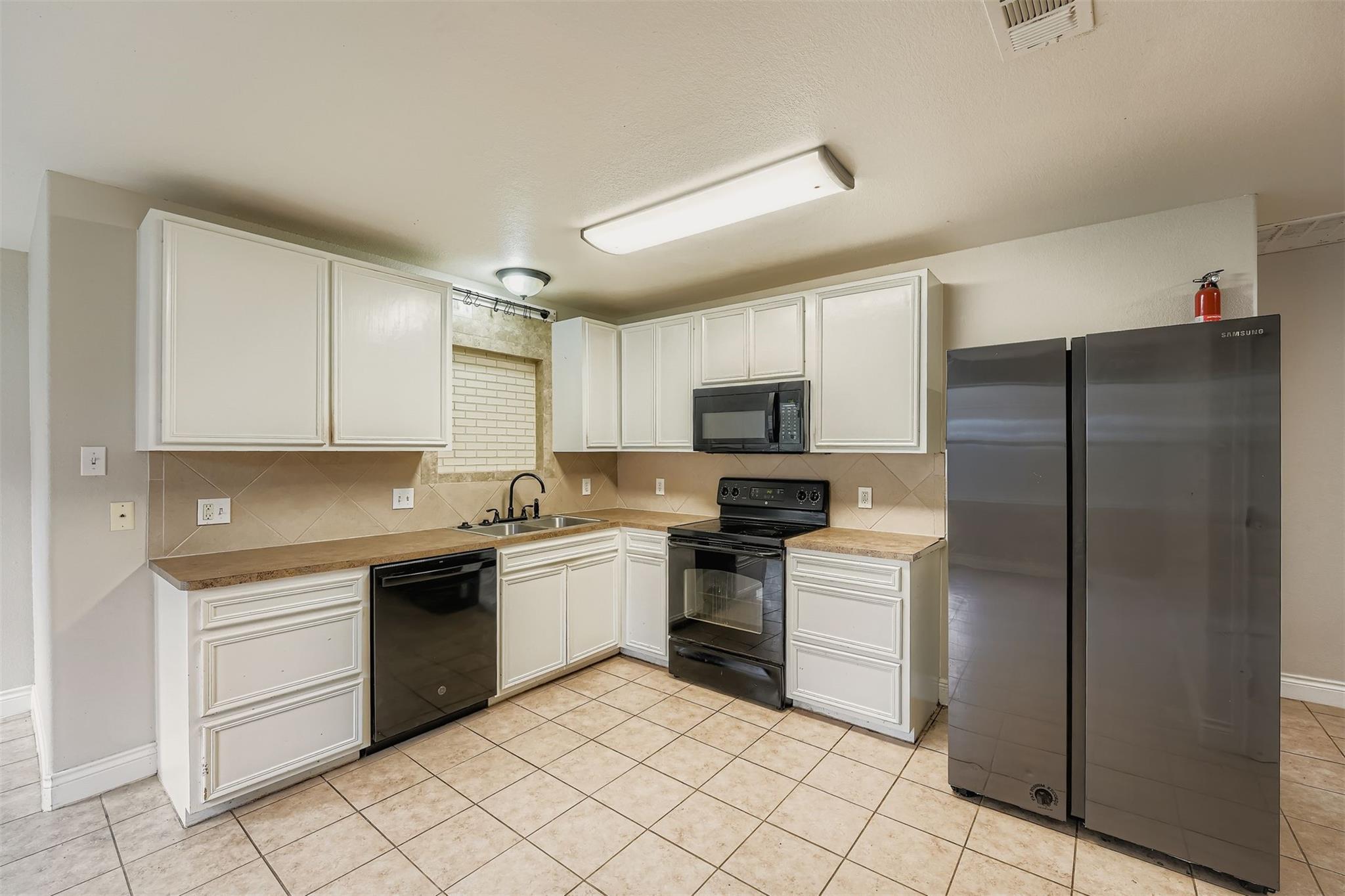 304 S Main St Property Photo 12