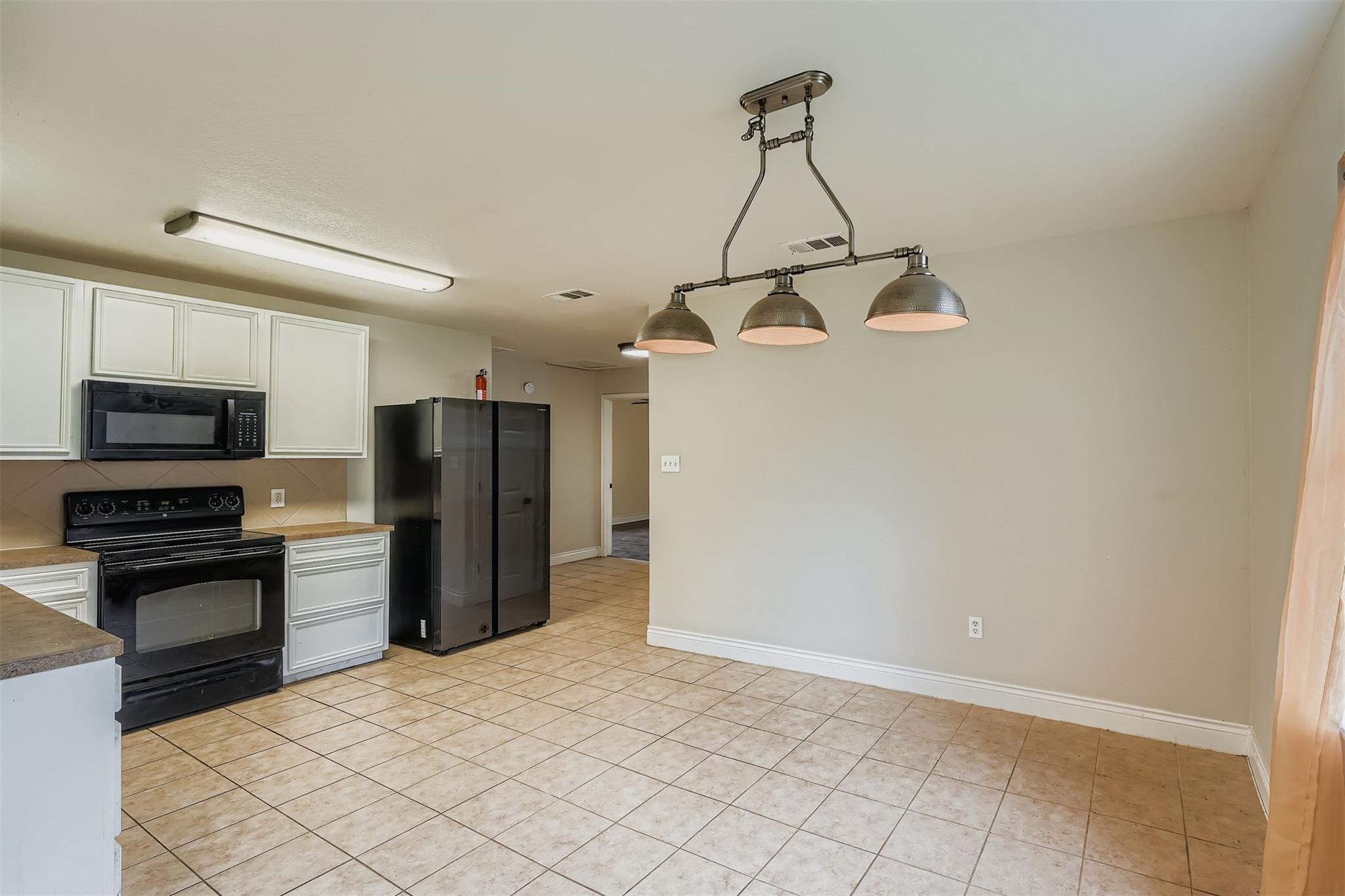 304 S Main St Property Photo 15