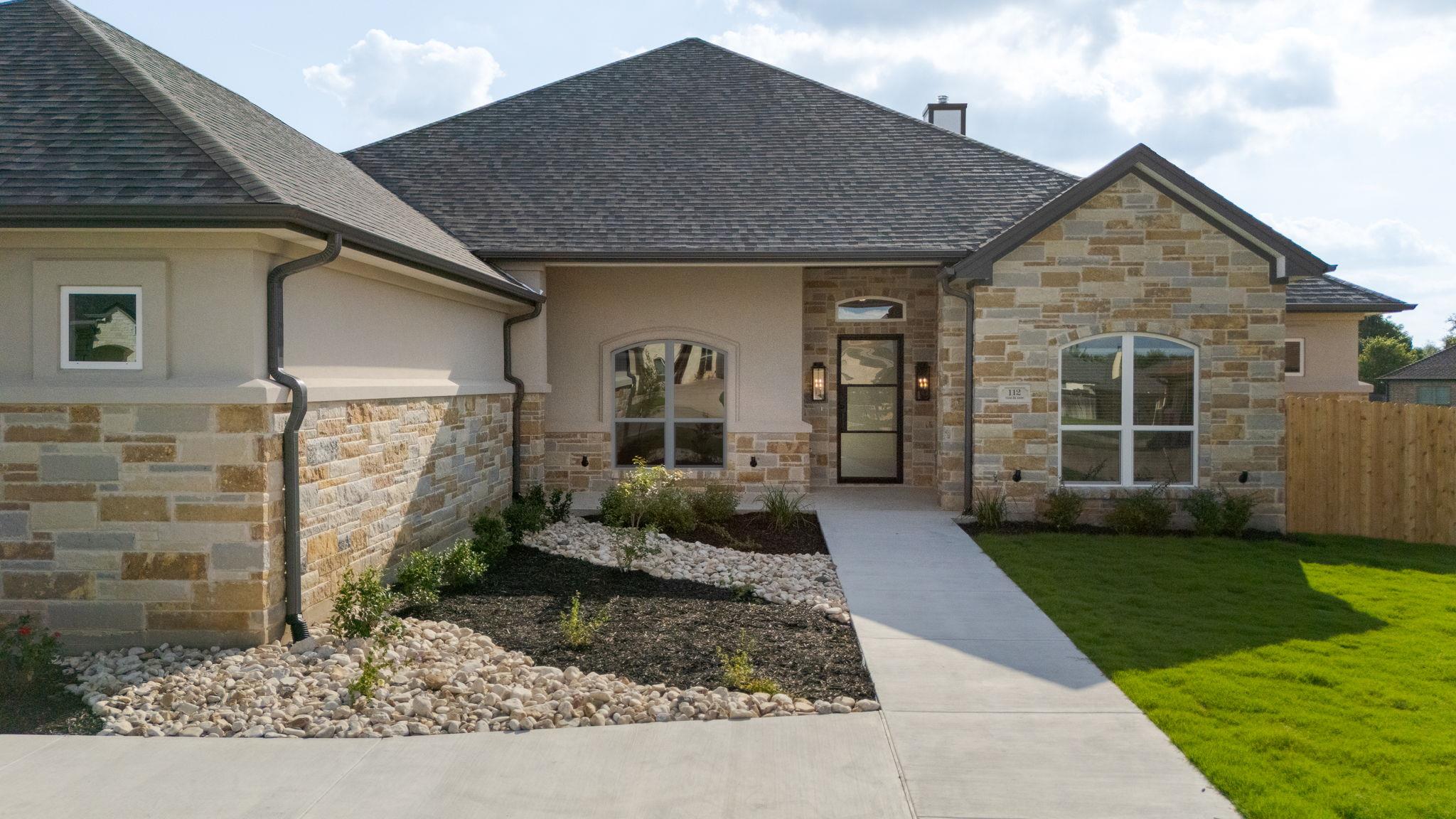 112 Vista De Luna Ln Property Photo