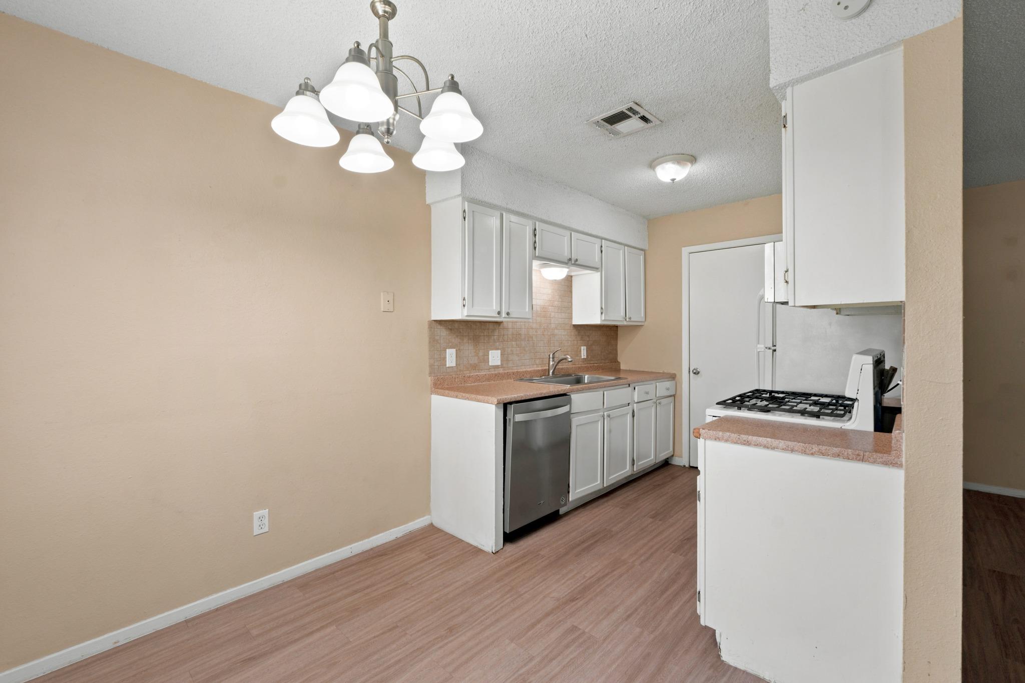 418 Linden St #b Property Photo 9