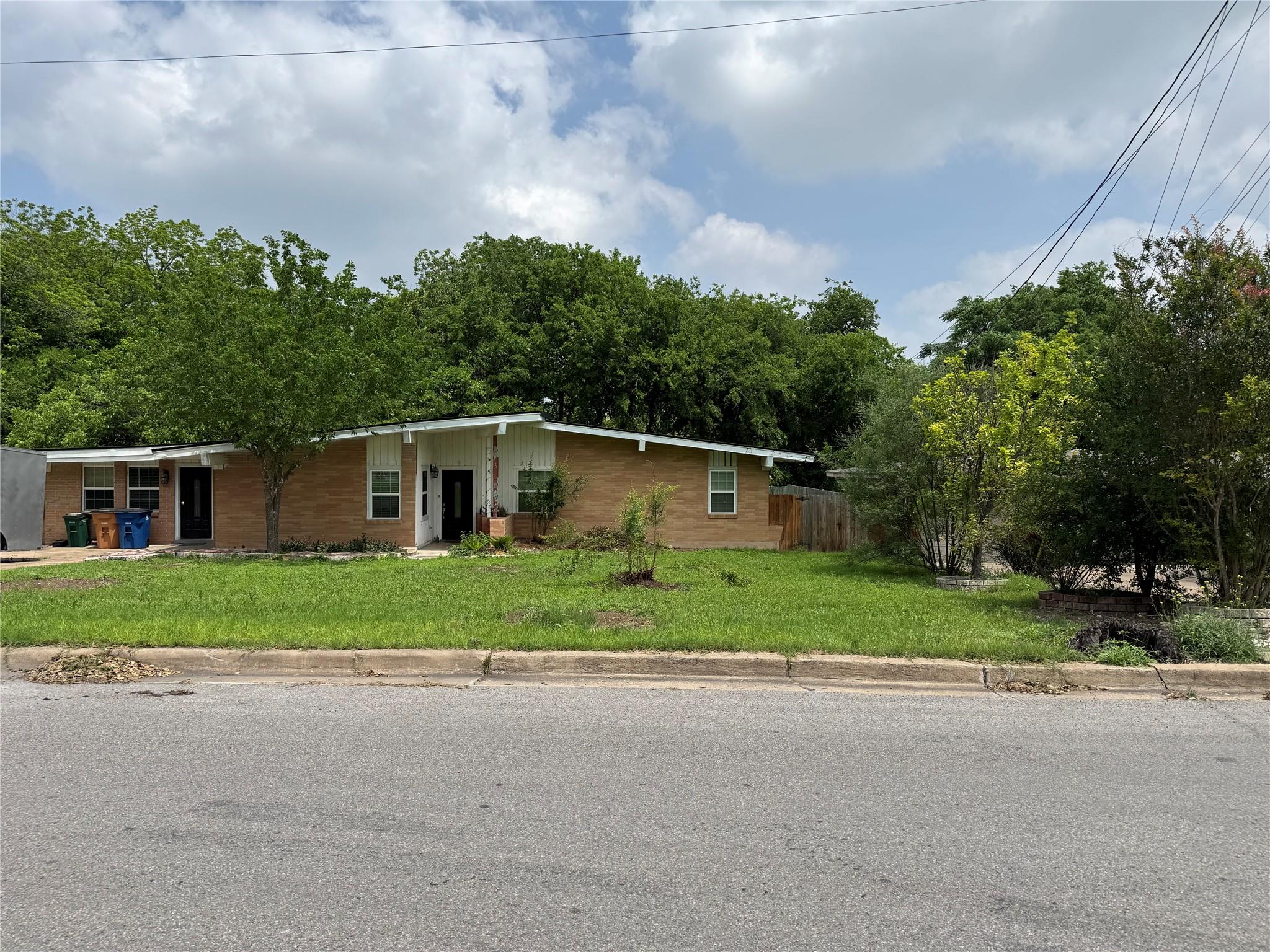 300 W Covington Dr Property Photo 1
