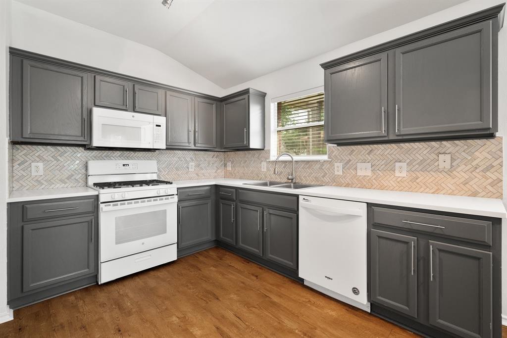 1416 Fort Lloyd Pl Property Photo 5