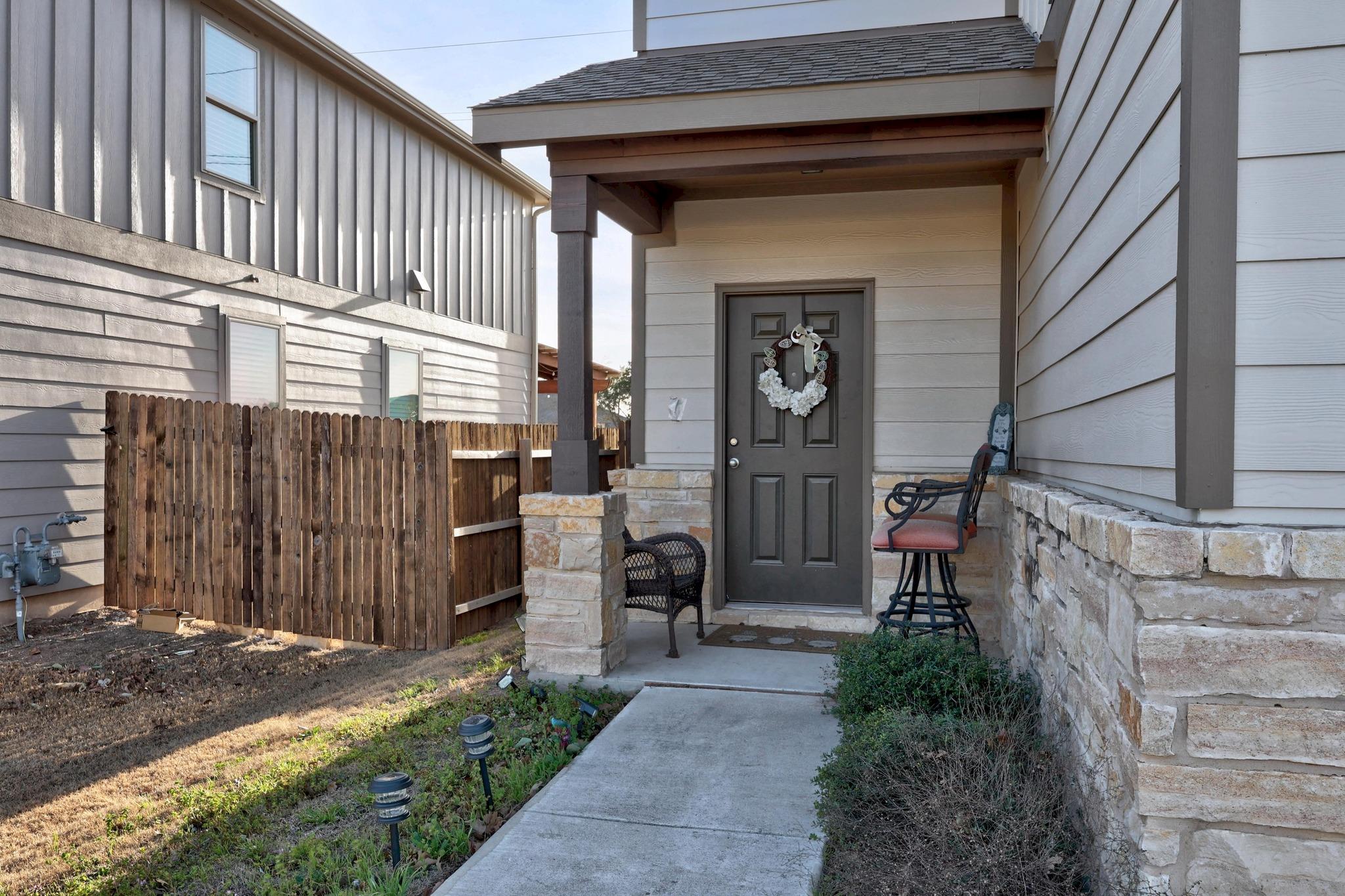 204 Perugia St Property Photo 3
