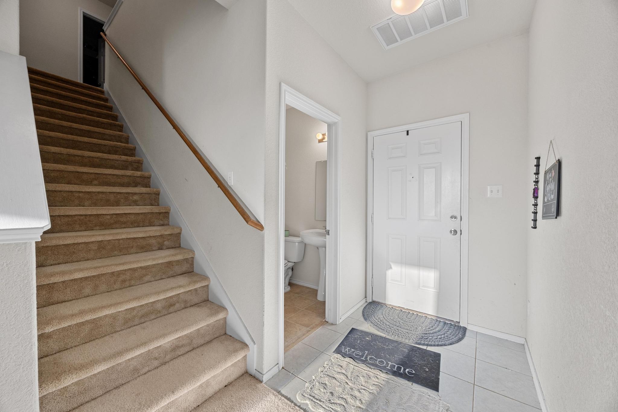 204 Perugia St Property Photo 4