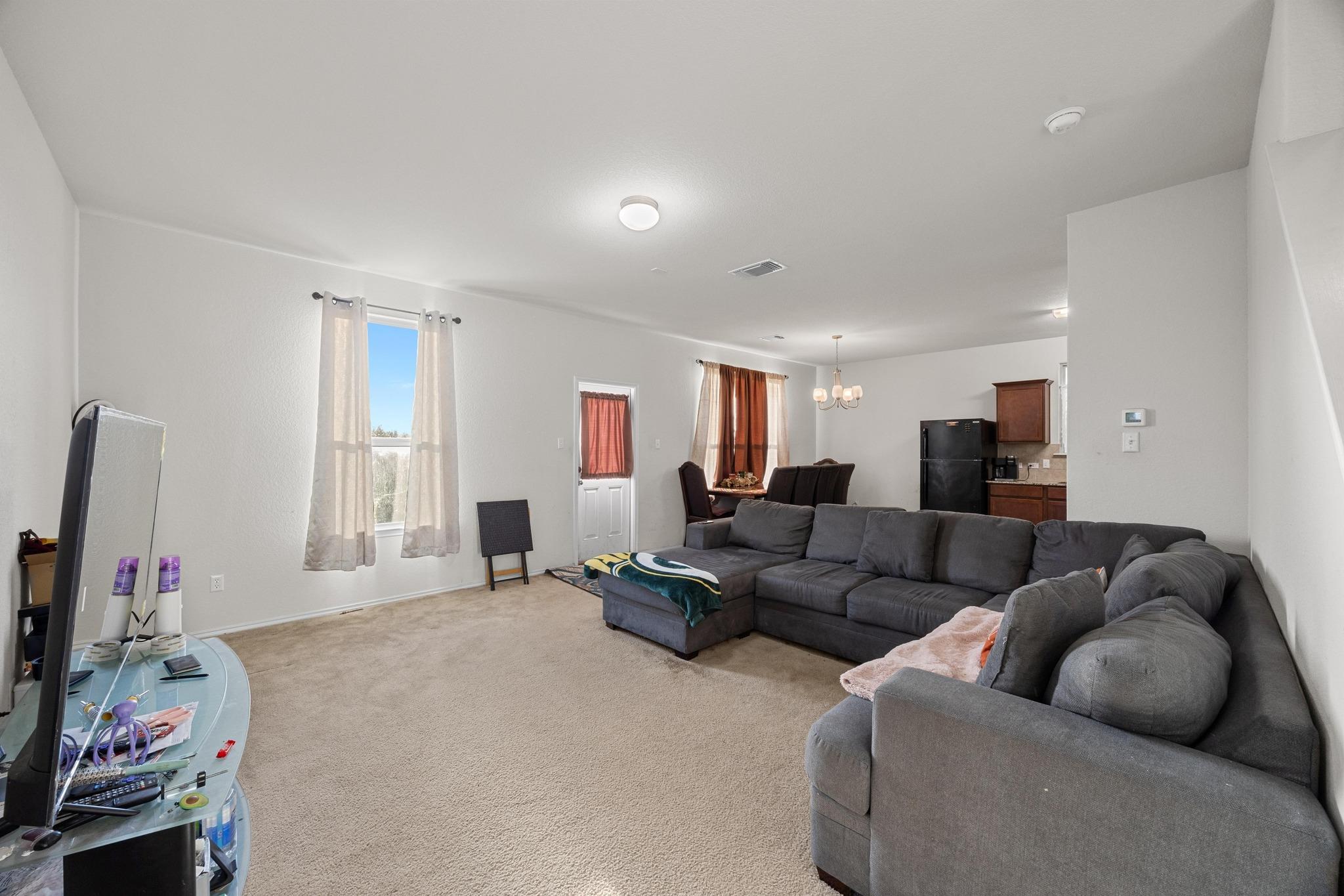 204 Perugia St Property Photo 6
