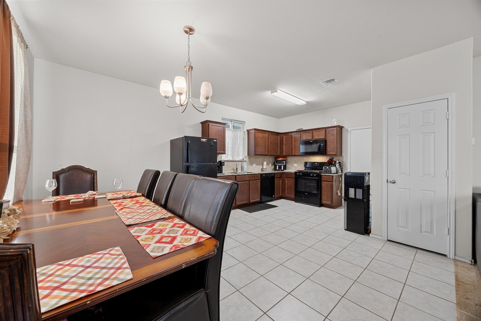 204 Perugia St Property Photo 10