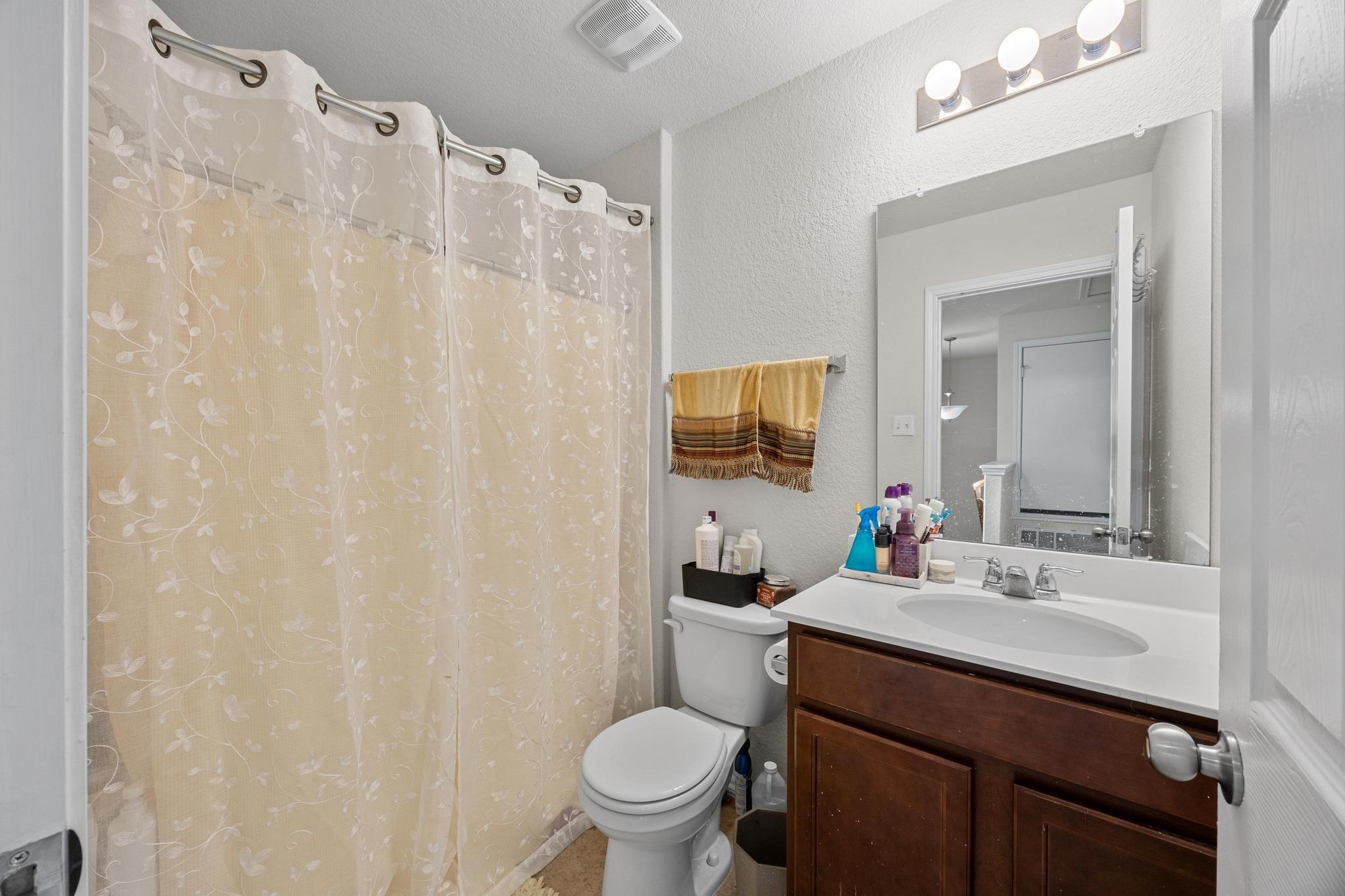 204 Perugia St Property Photo 19